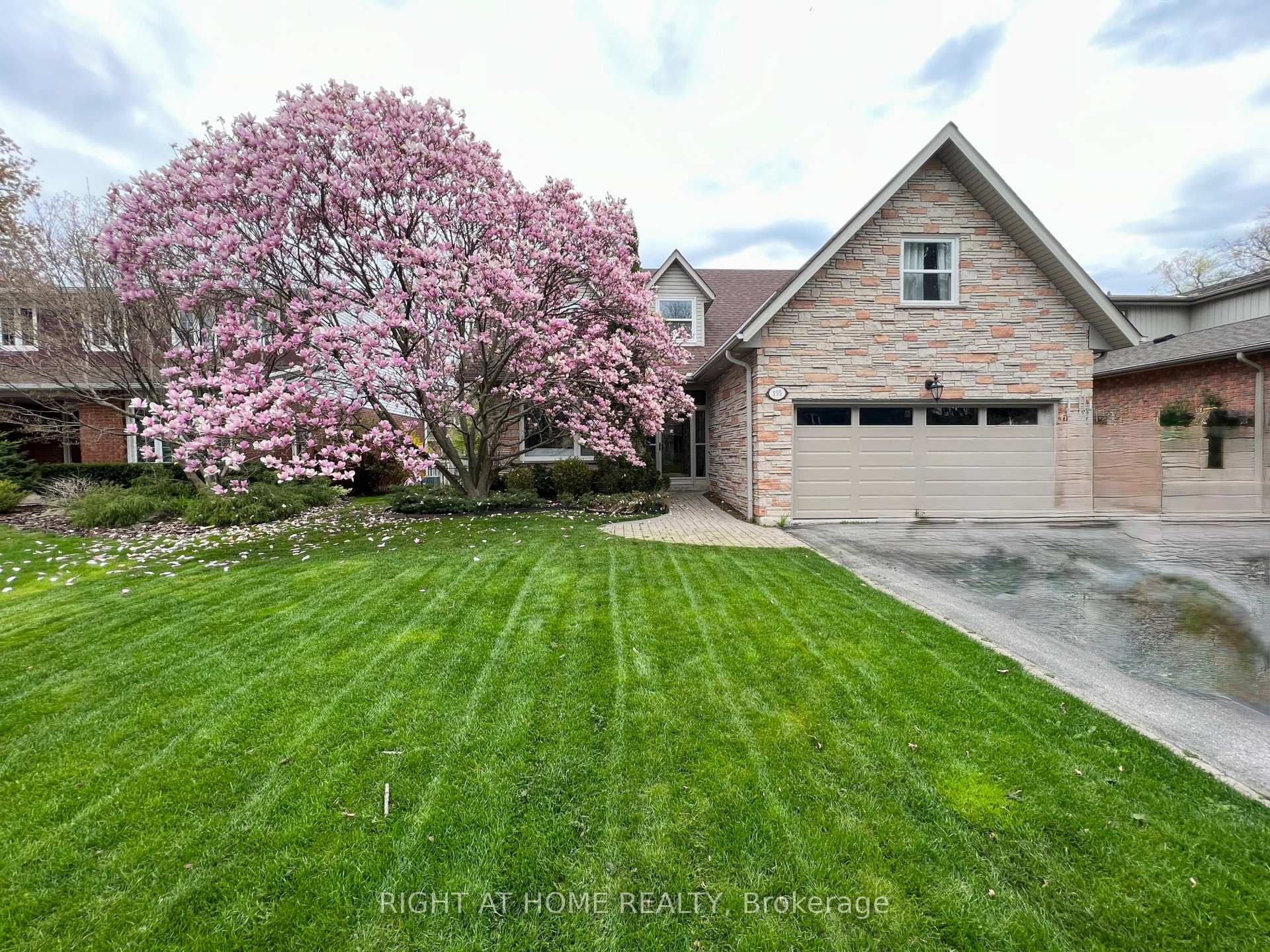 155 Cheverie Street Oakville Ontario Canada Sale residential Susan Palmer Landmex Realty Inc., Brokerage *