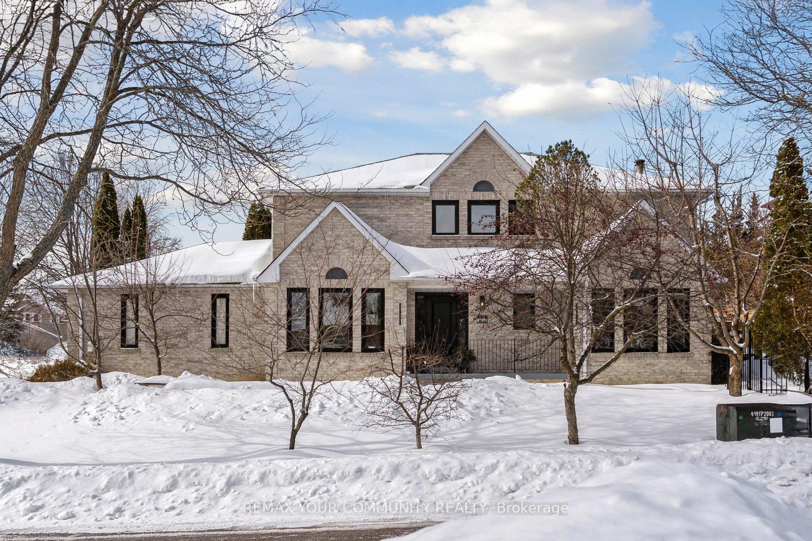 16 Autumn Way Aurora Ontario Canada Sale residential Kamyar Ghatan HomeLife/Cimerman Real Estate Ltd., Brokerage*