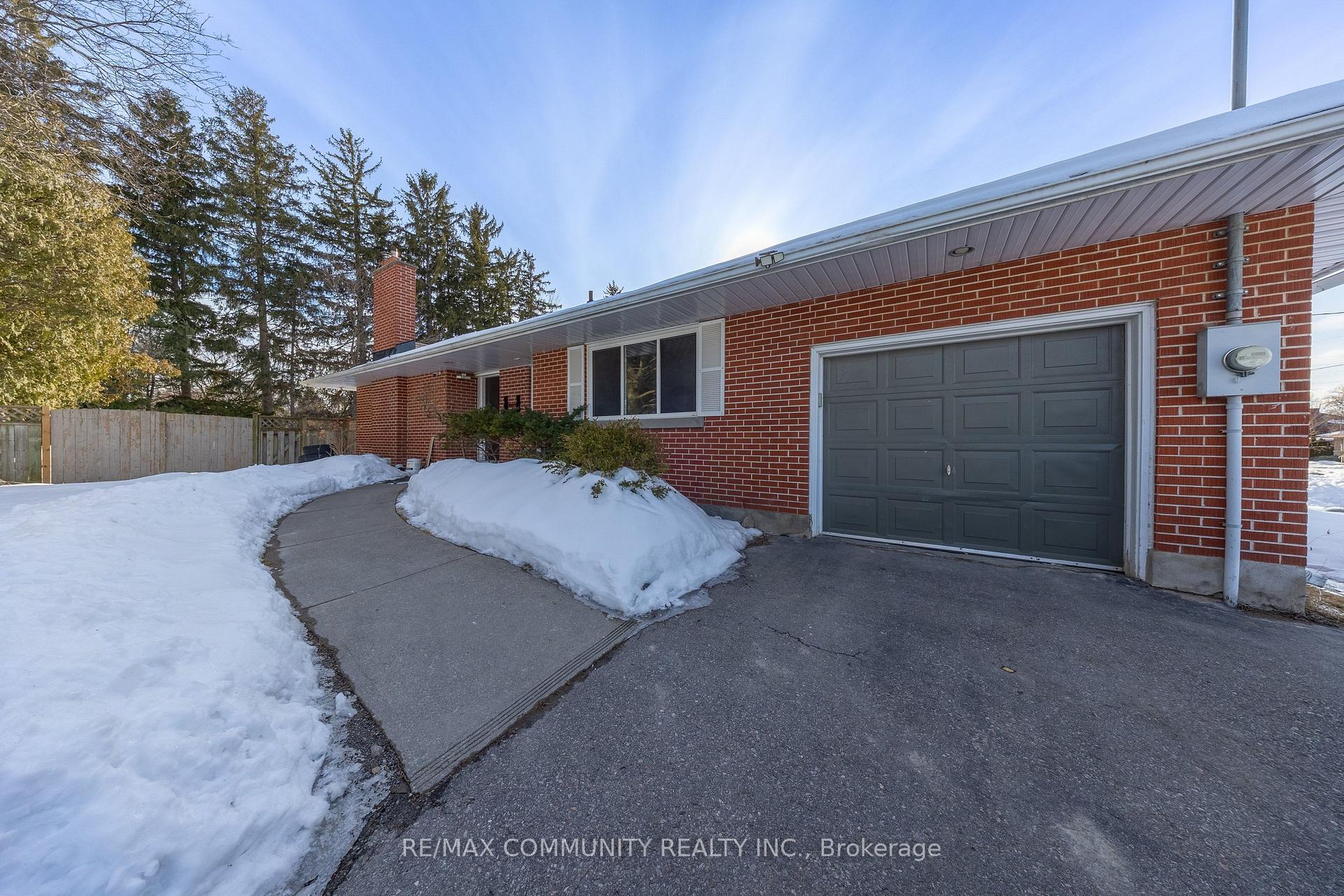 180 Severn Street Oshawa Ontario Canada Sale residential Durham Bungalows McROBERT REAL ESTATE GROUP