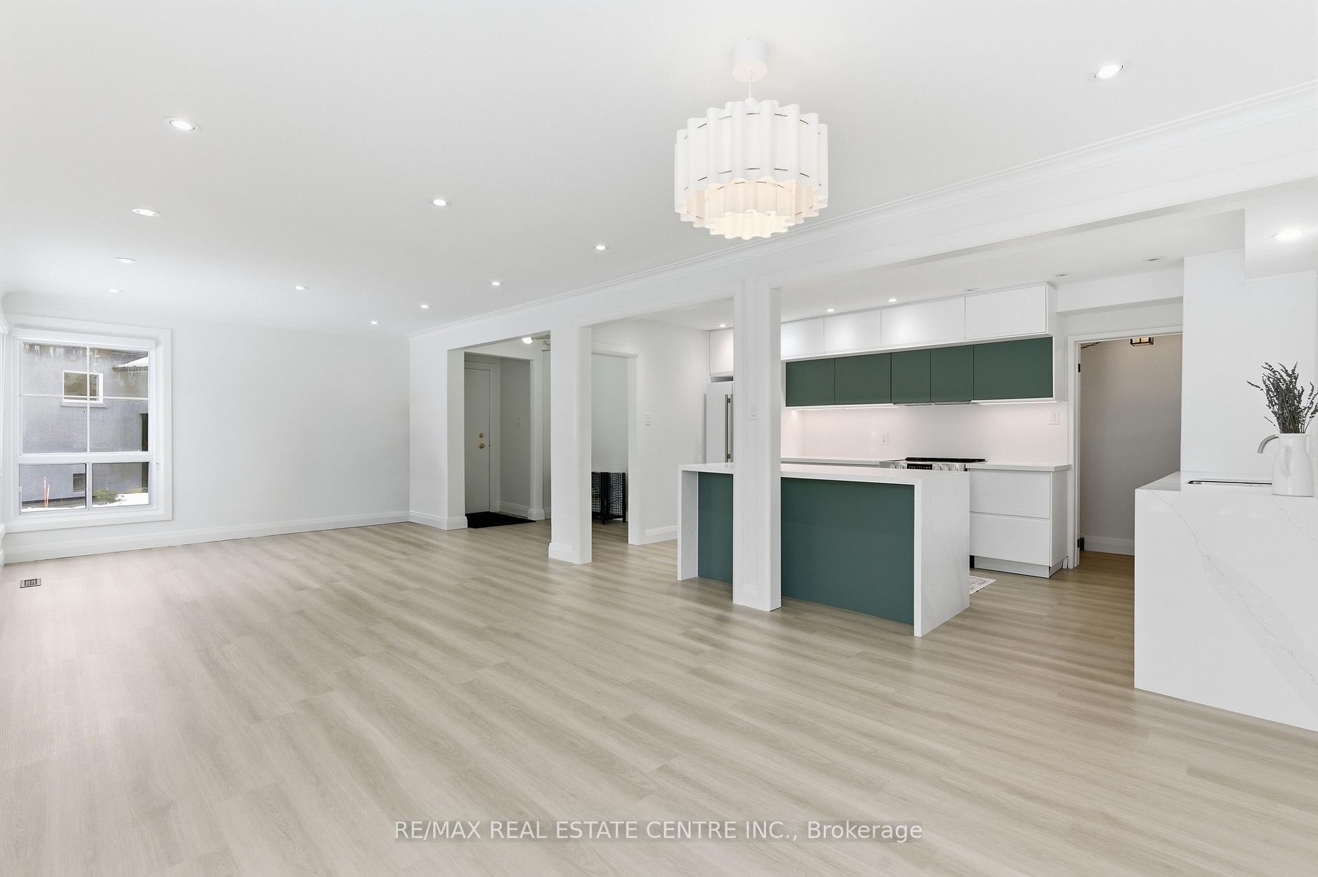 APT. A (upper) - 70 Beaverbrook Avenue Toronto Ontario Canada Rent residential Violetta Konewka RE/MAX Real Estate Centre Inc., Brokerage*