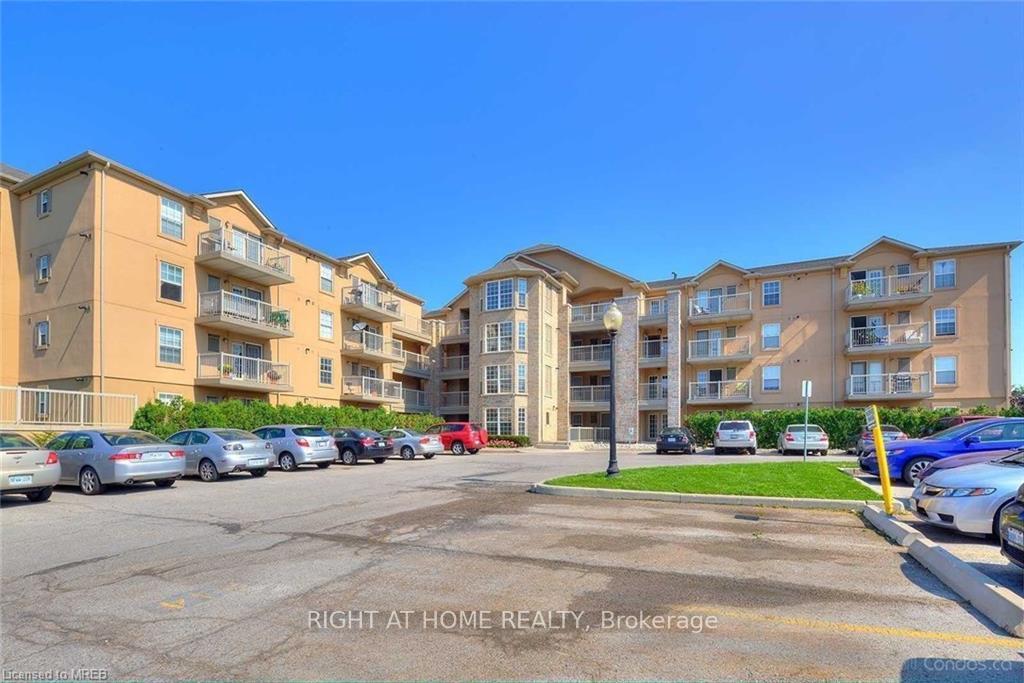 310 - 1460 Bishops Gate Oakville Ontario Canada Rent residential Manuela Evans Right at Home Realty, Brokerage*