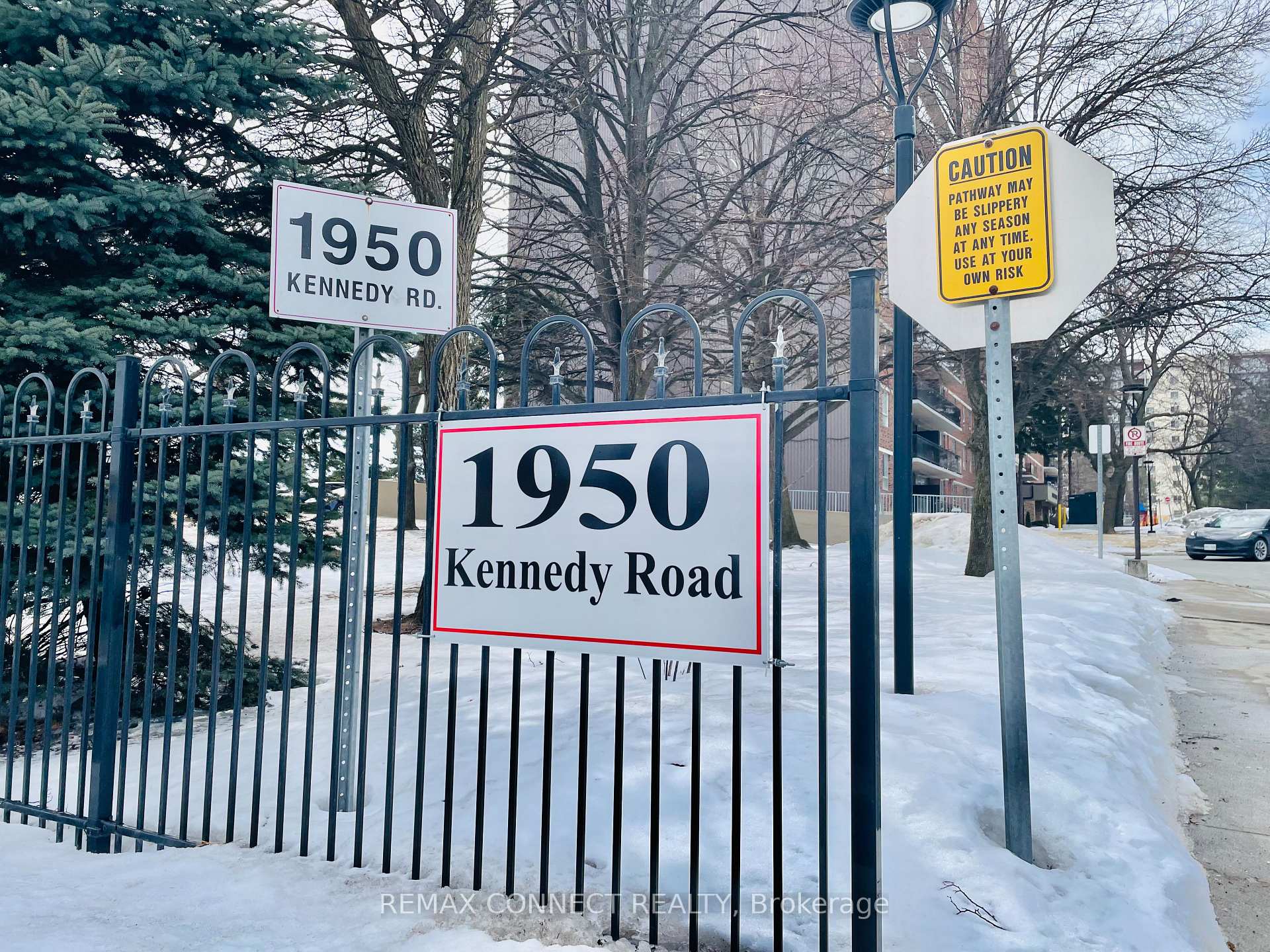 909 - 1950 Kennedy Road Toronto Ontario Canada Sale residential Bob Bahreinian Re/Max Connect Realty, Brokerage*
