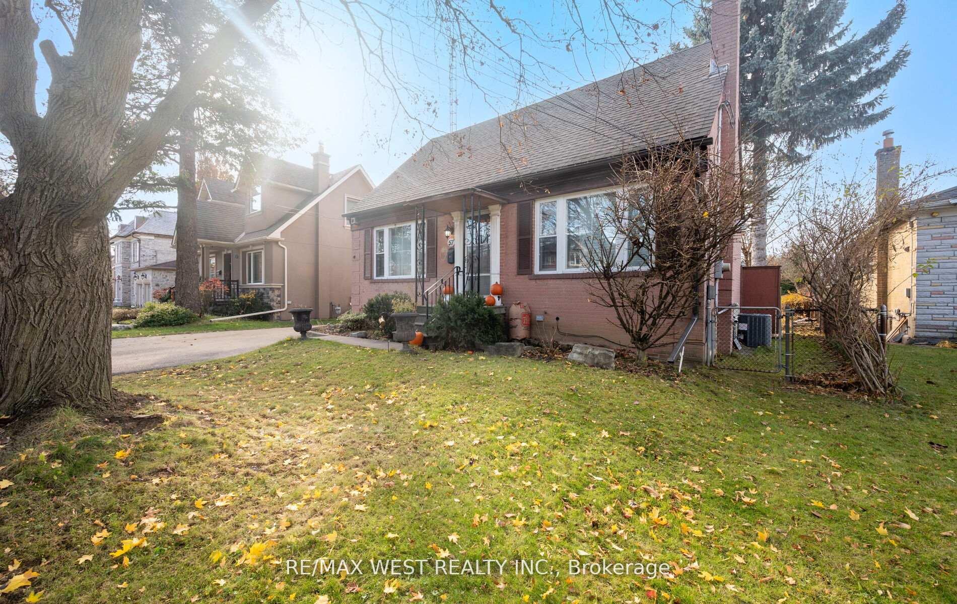 57 Westglen Crescent Toronto Ontario Canada Sale residential Lee Dias RE/MAX West Realty Inc., Brokerage *