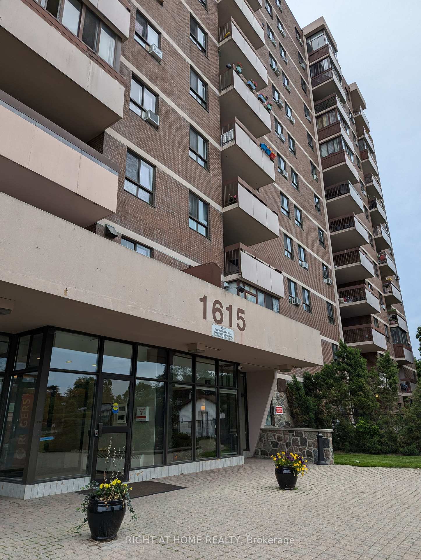 708 - 1615 Bloor Street N Mississauga Ontario Canada Rent residential   Right at Home Realty, Brokerage