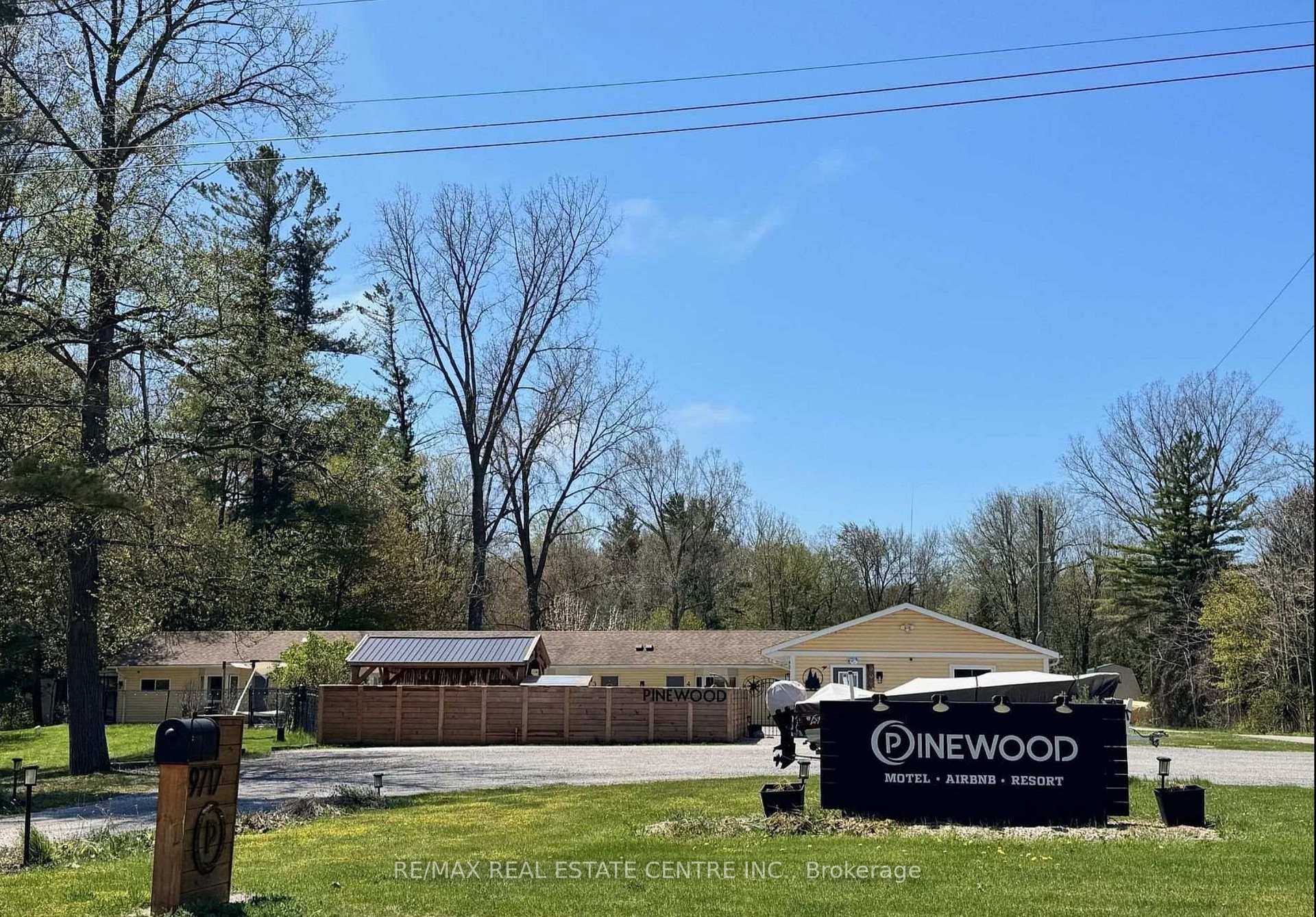 9717 Army Camp Road Lambton Shores Ontario Canada Sale commercial Shireen Owis BA (Hons) RE/MAX Real Estate Centre Inc., Brokerage*