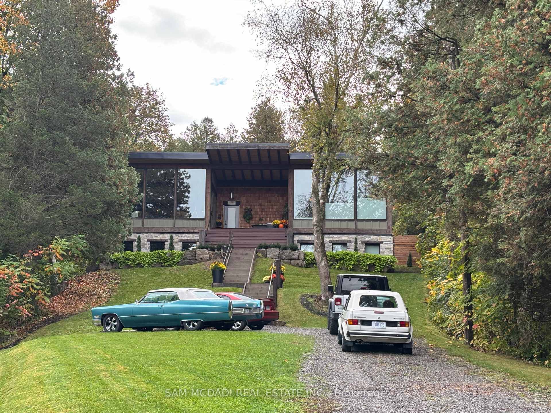 2084 Grand Boulevard Burlington Ontario Canada Sale residential Cyrus Lin HomeLife New World Realty Inc., Brokerage*