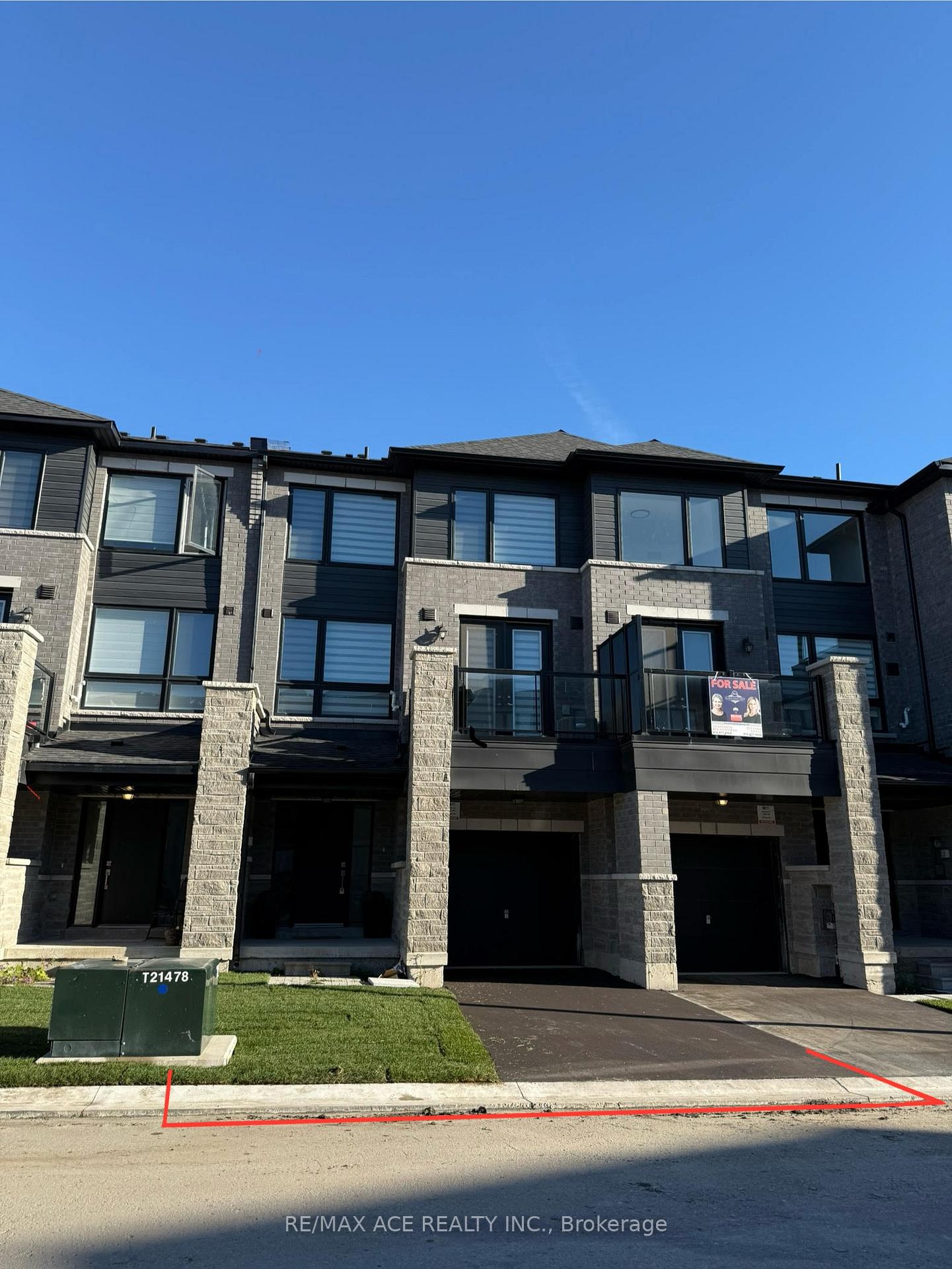 24 Spry Lane Barrie Ontario Canada Sale residential Raj Hunjan RE/MAX Ace Realty Inc., Brokerage*