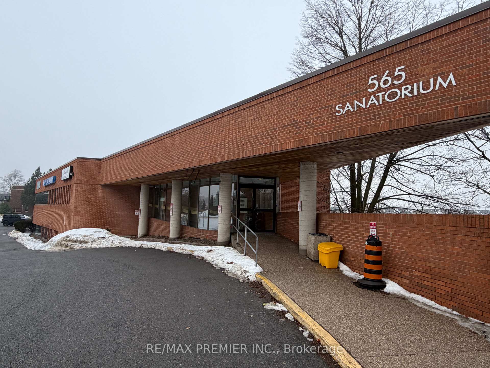 204-05 - 565 Sanatorium Road Hamilton Ontario Canada Lease commercial Alex Miranda RE/MAX PREMIER INC. Brokerage*