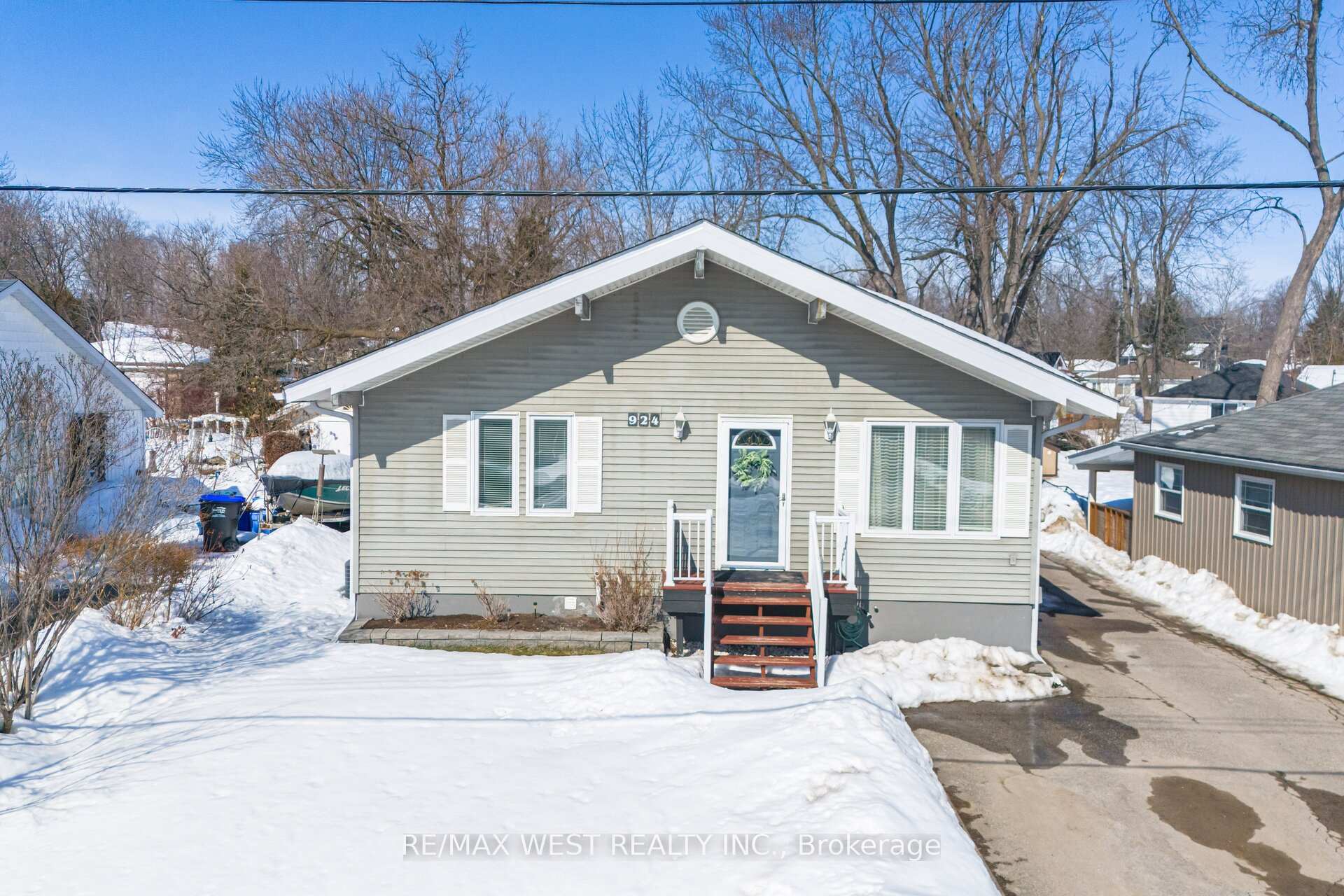 924 Vicrol Drive Innisfil Ontario Canada Sale residential   RE/MAX West Realty Inc., Brokerage *