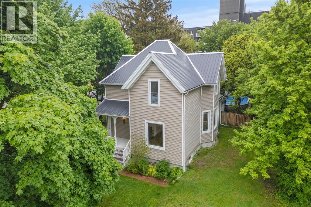 156 QUEEN STREET Sarnia Ontario Canada Sale residential Kevin Thompson RE/MAX PRIME PROPERTIES UNIQUE GROUP, BROKERAGE