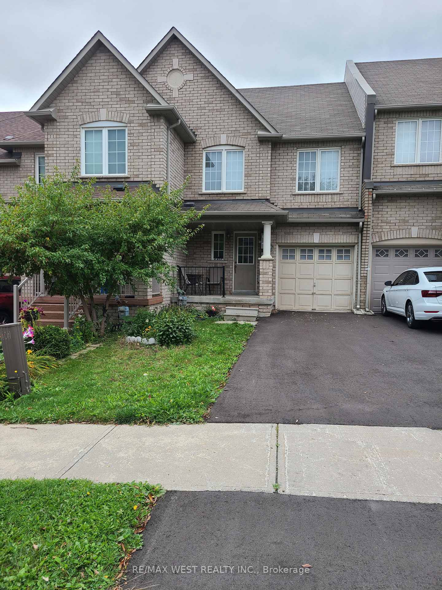 228 Coleridge Drive Newmarket Ontario Canada Rent residential MAX KAMALI RE/MAX West Realty Inc., Brokerage *