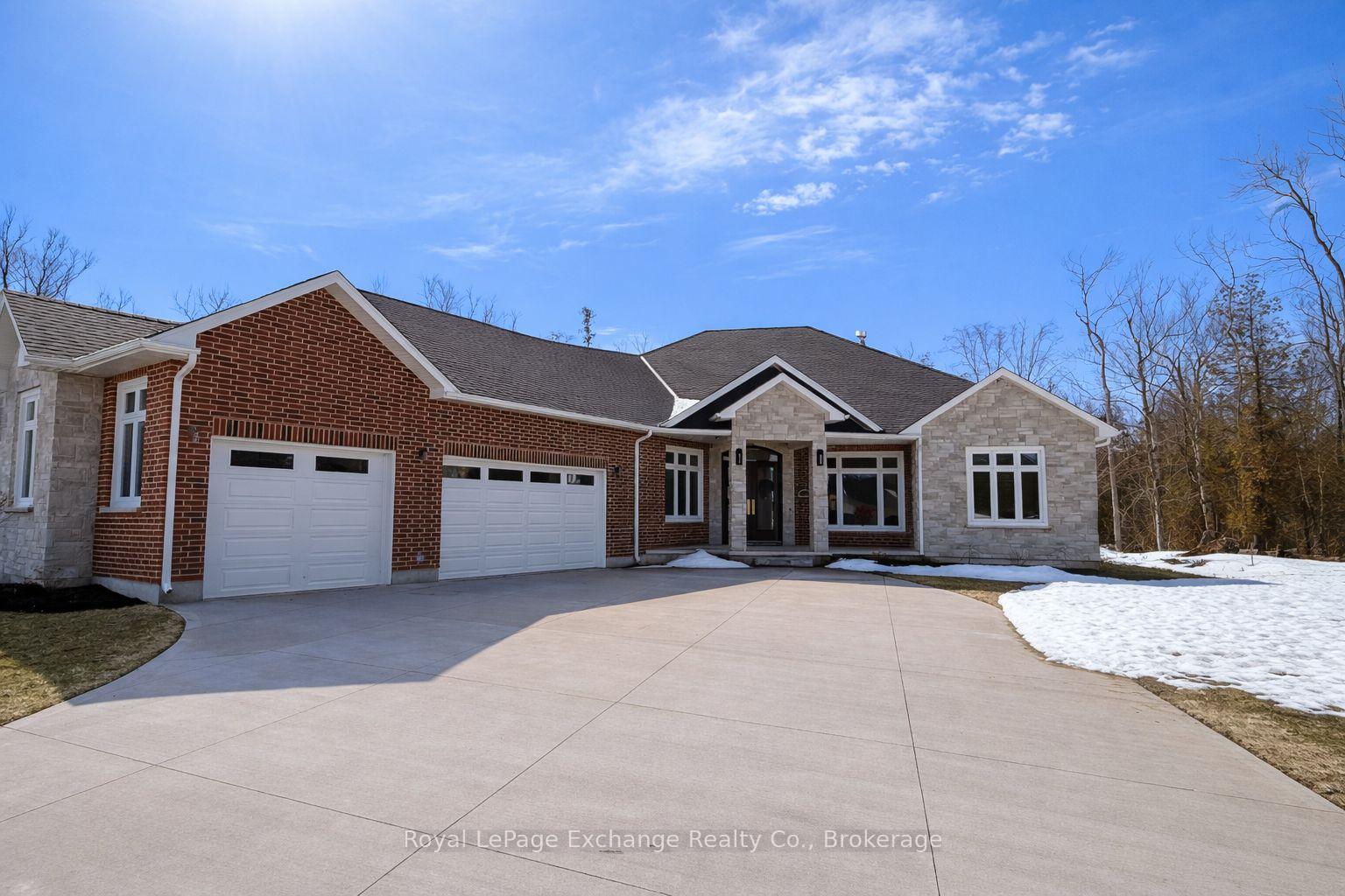 12 Sunset Place Huron-Kinloss Ontario Canada Sale residential Glenis Vardy Royal LePage Exchange Realty Co., Brokerage*