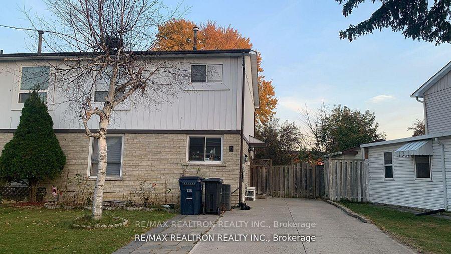 7 Parsell Square Toronto Ontario Canada Rent residential Brian Matthews RE/MAX Realtron Realty Inc., Brokerage *