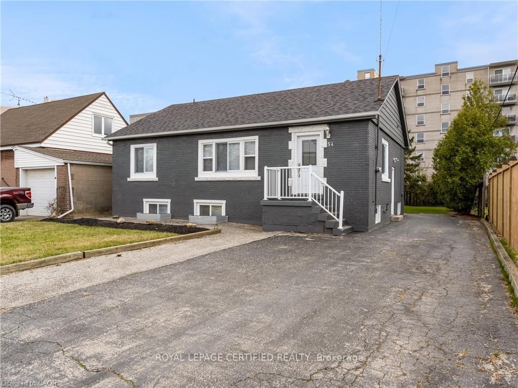 54 Duncombe Drive Hamilton Ontario Canada Sale residential Florina Craiu-Botan Royal Lepage Certified Realty, Brokerage*