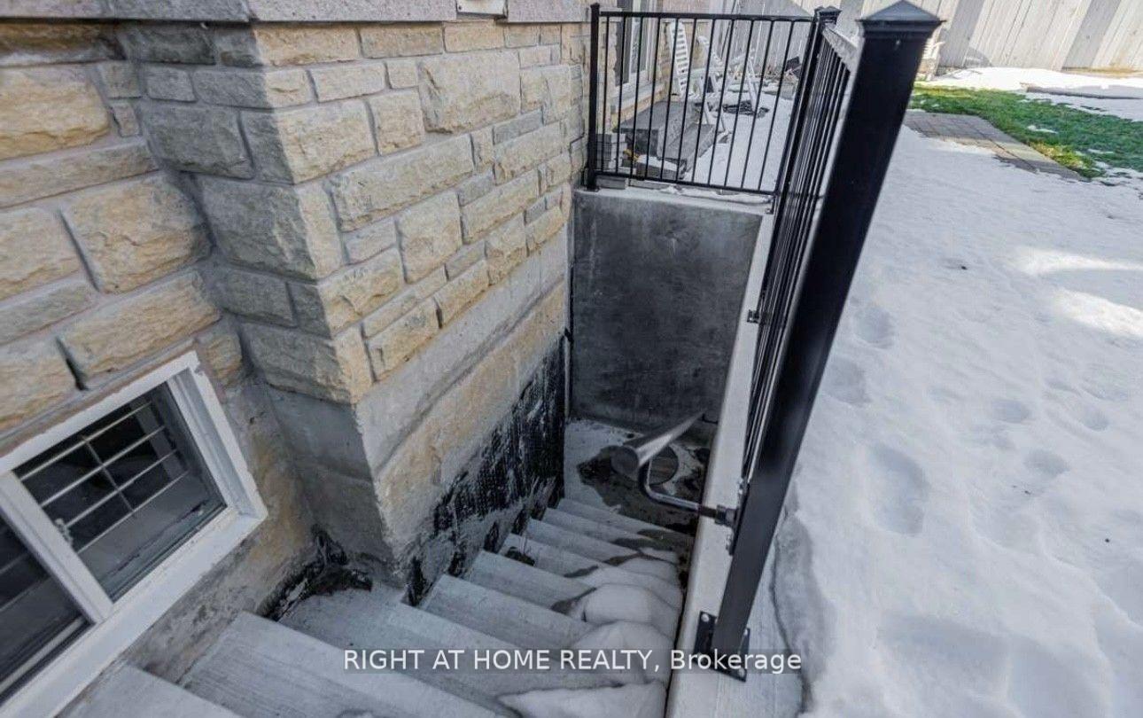 Basmt - 2 Township Avenue Richmond Hill Ontario Canada Rent residential Slavisa (Sasha) Garaca Right at Home Realty, Brokerage*