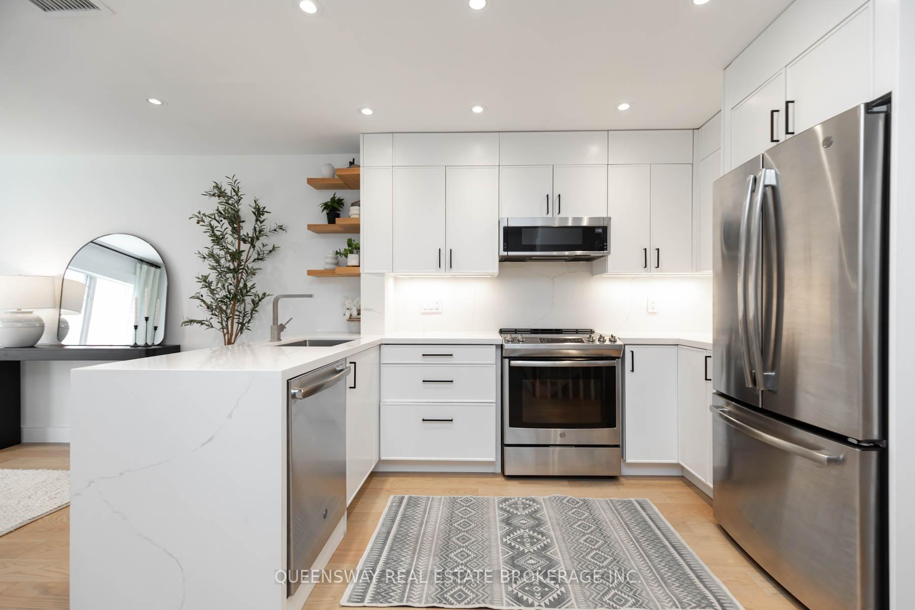 19 - 232 St. George Street Toronto Ontario Canada Sale residential David Gharat Queensway Real Estate Brokerage Inc.