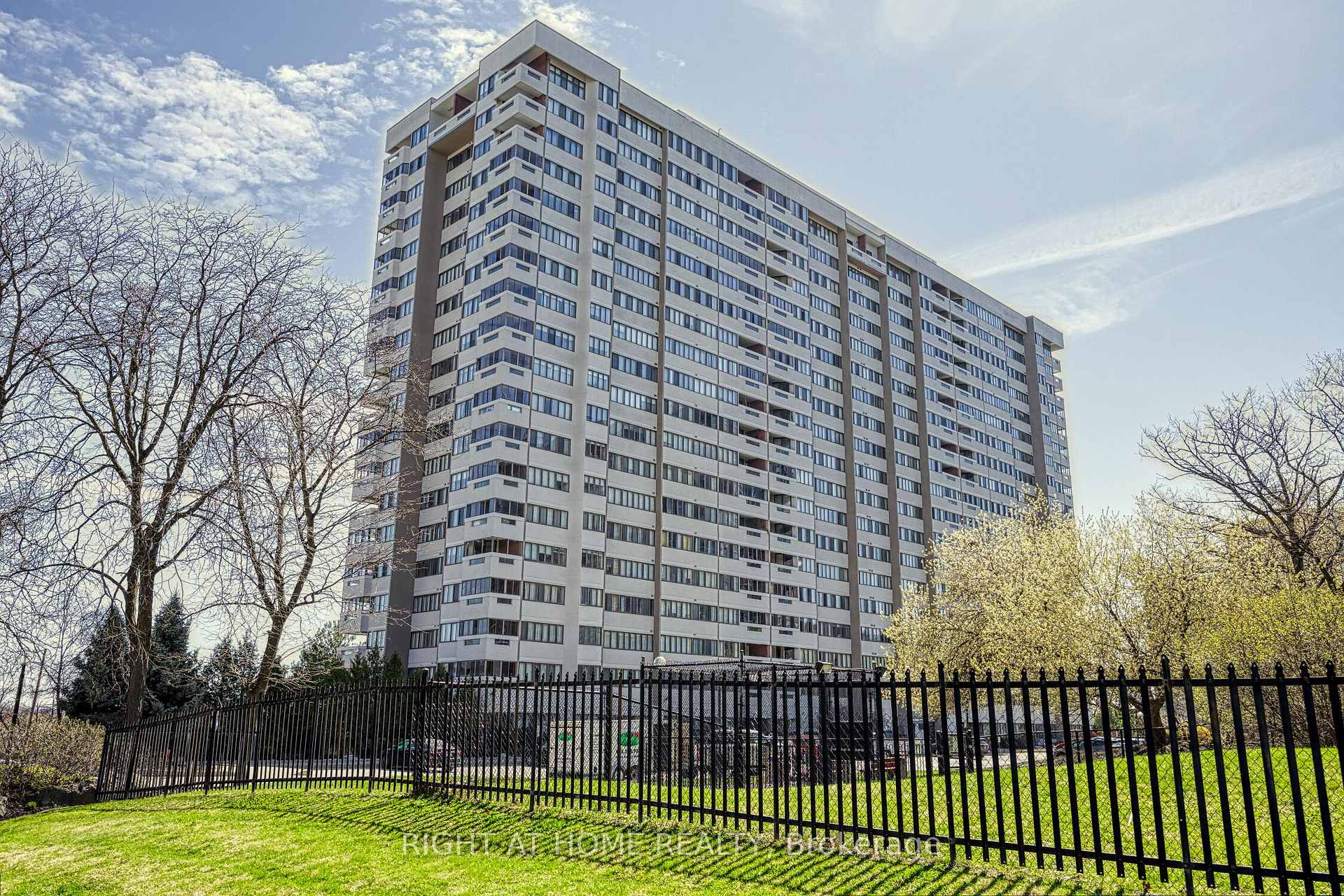 1580 Mississauga Valley Boulevar Mississauga Ontario Canada Rent residential Fatima Andrade Right at Home Realty, Brokerage*