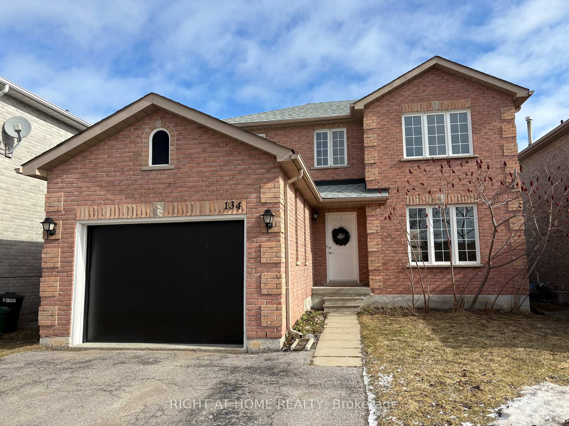 134 Dean Avenue Barrie Ontario Canada Rent residential Diloshan Shanmugalingam Right at Home Realty, Brokerage*