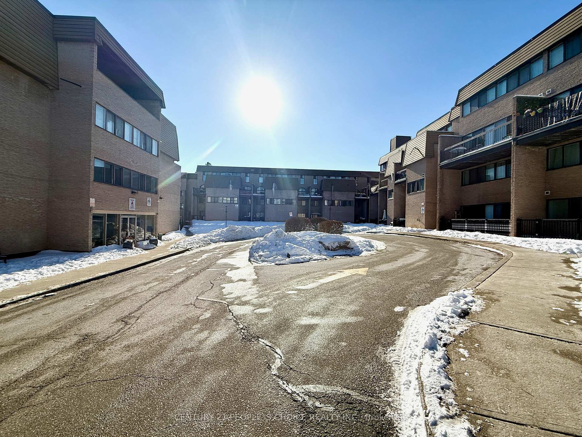 231 Building B - 2095 Roche Court Mississauga Ontario Canada Rent residential Chabi Ori Century 21 People's Choice Realty Inc., Brokerage *