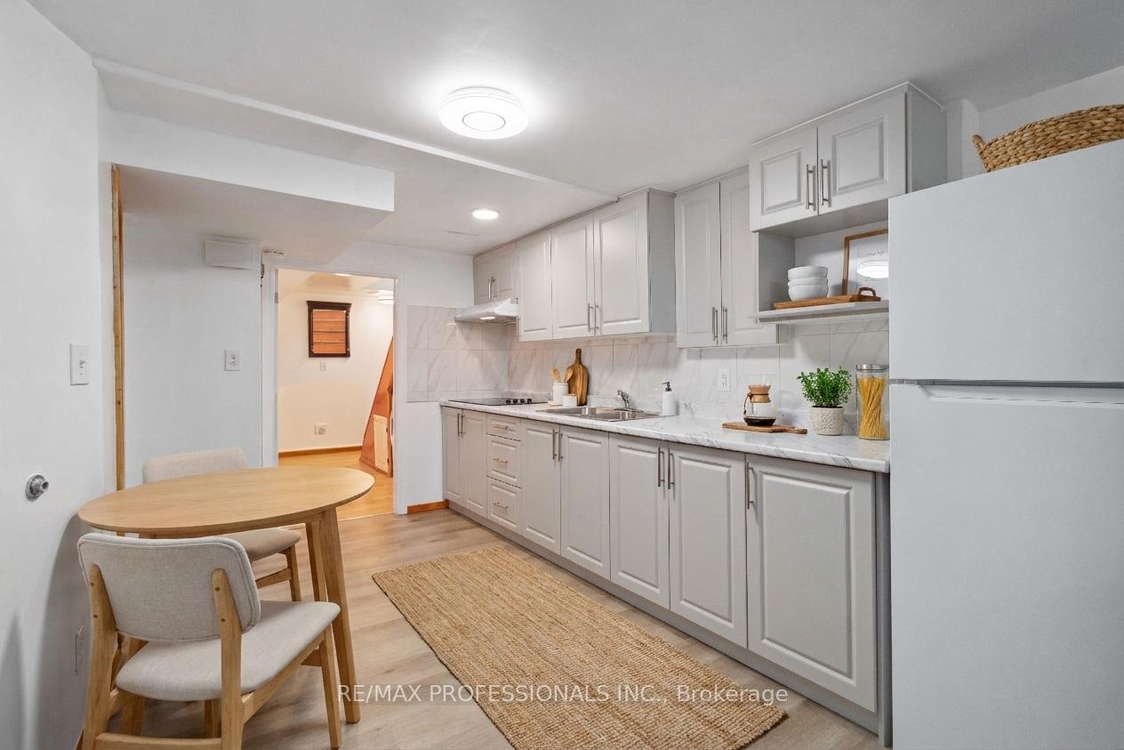 LOWER - 3438 Woodhurst Crescent Mississauga Ontario Canada Rent residential Cliff Barron RE/MAX Real Estate Centre, Inc., Brokerage *