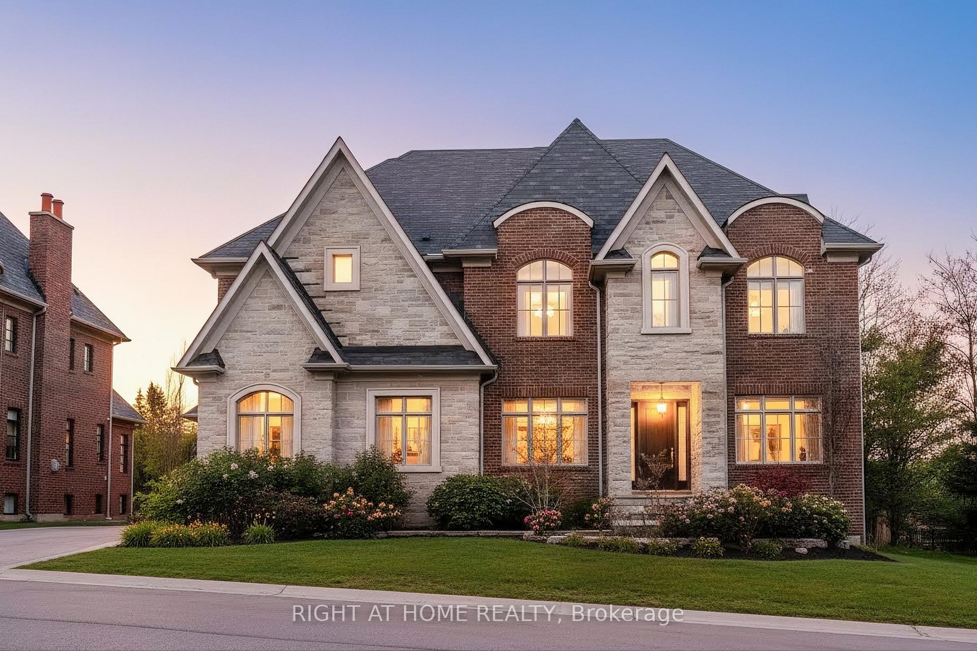 15 Davina Circle Aurora Ontario Canada Sale residential Max Shokouhi Right at Home Realty, Brokerage*