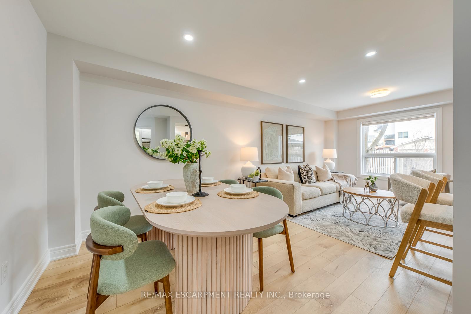 17 - 2350 Grand Ravine Drive Oakville Ontario Canada Sale residential SHANNON MCCOUBREY RE/MAX Escarpment Realty Inc., Brokerage