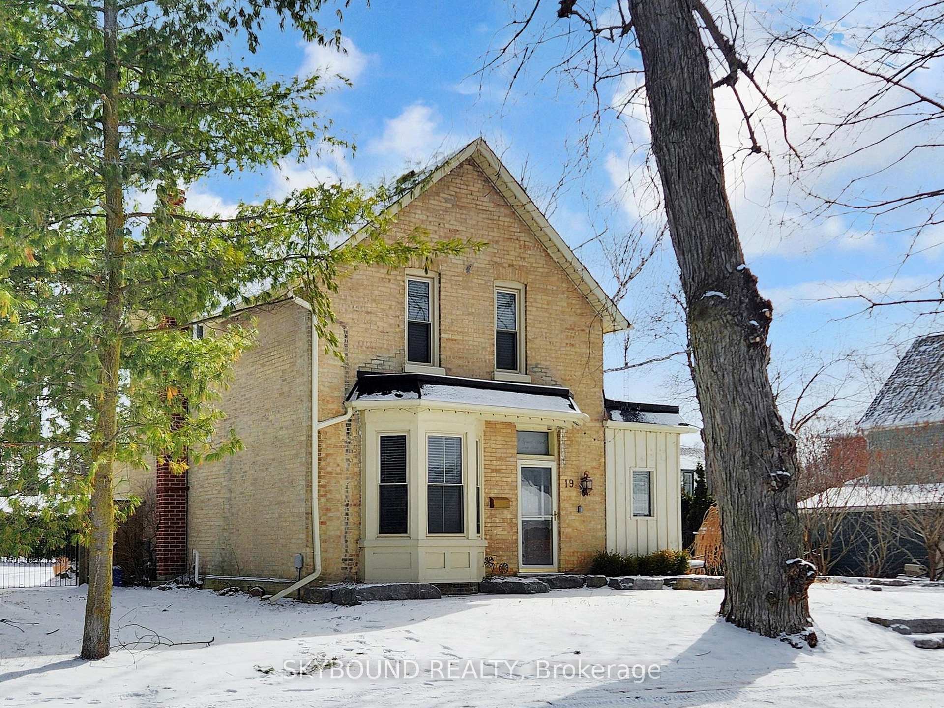 19 Spruce Street Aurora Ontario Canada Sale residential Olena Kukurudza Skybound Realty, Brokerage