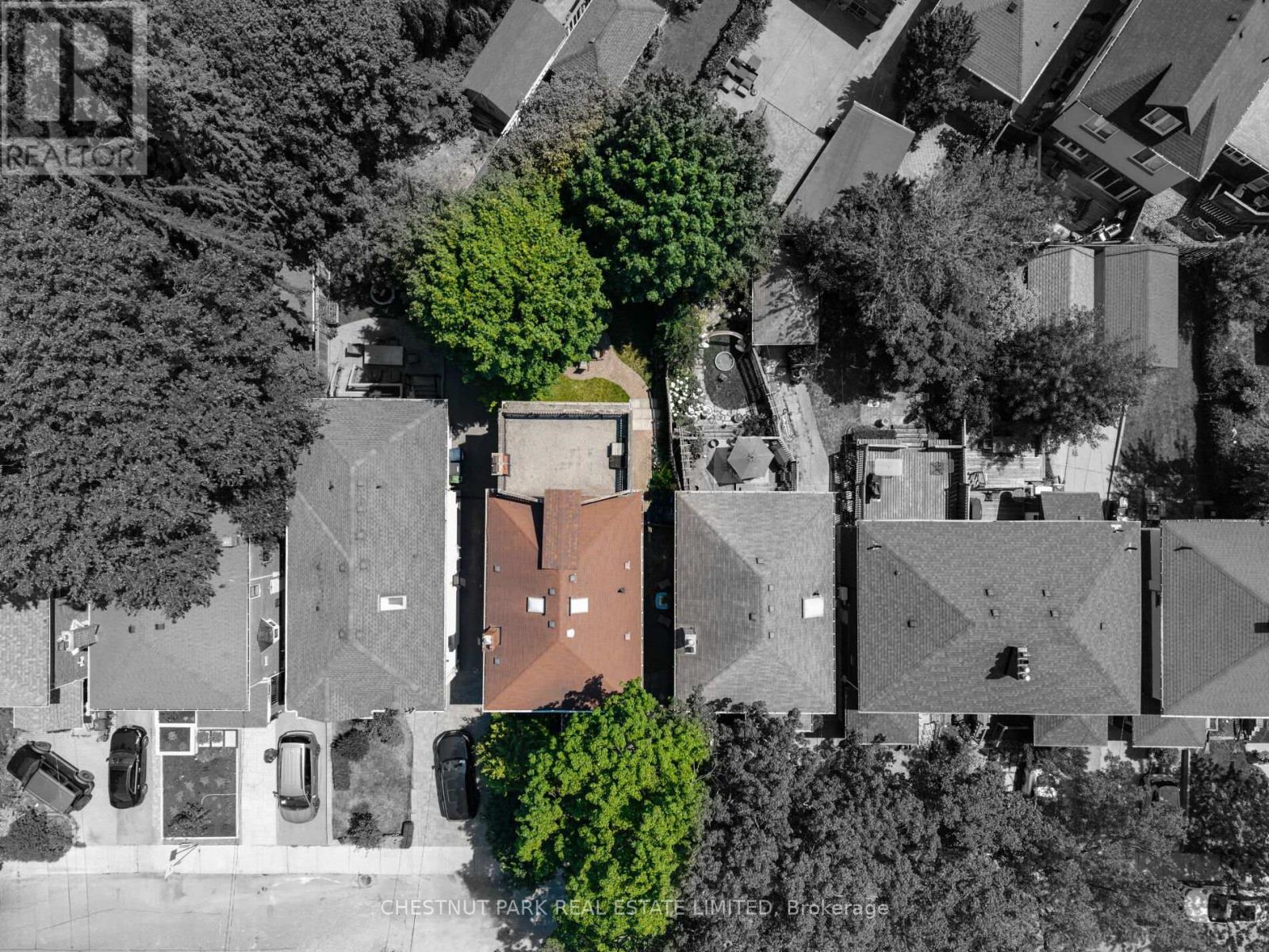 6 Bedroom Single Family Home/House's Image 36
