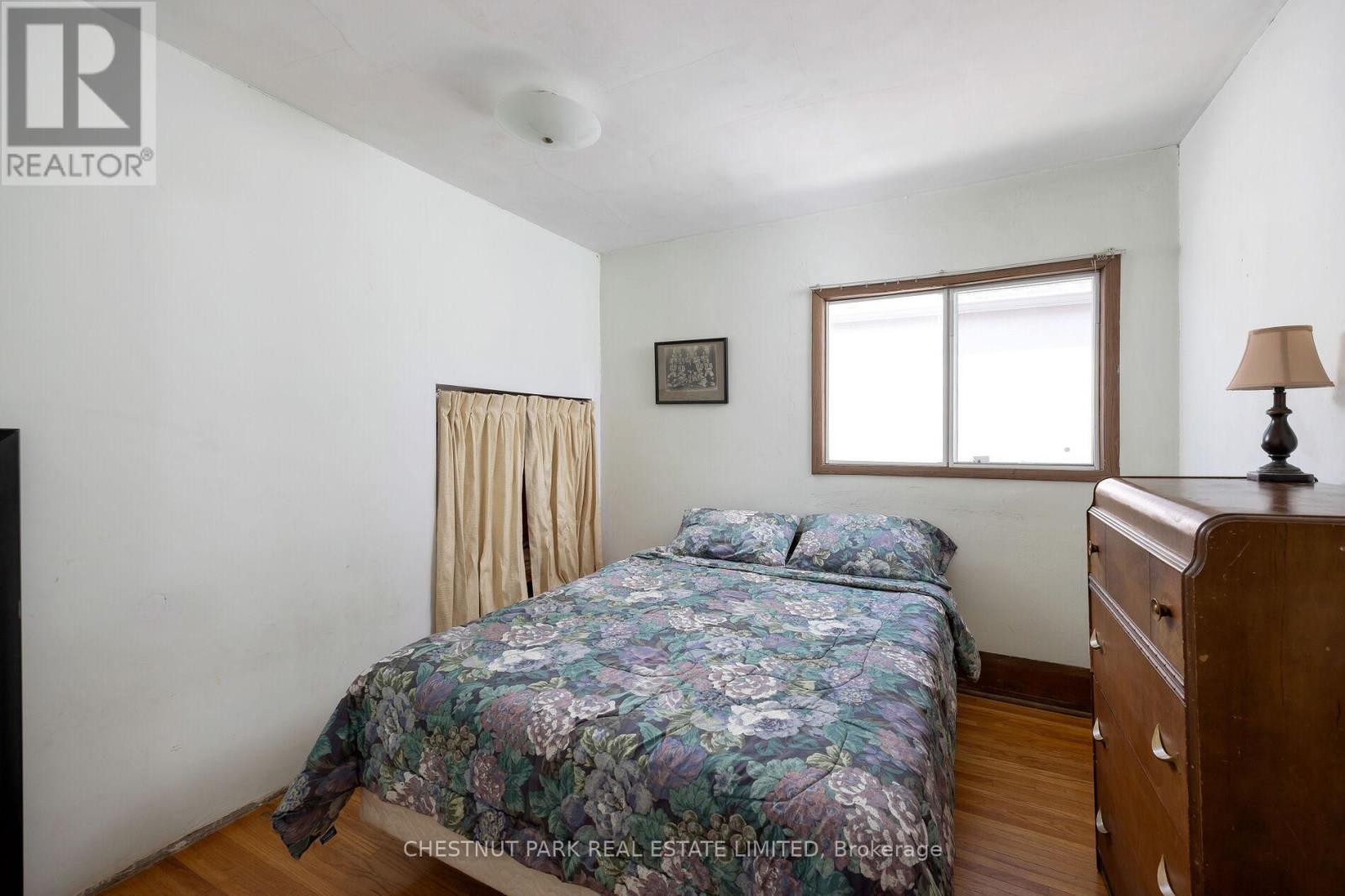 6 Bedroom Single Family Home/House's Image 24