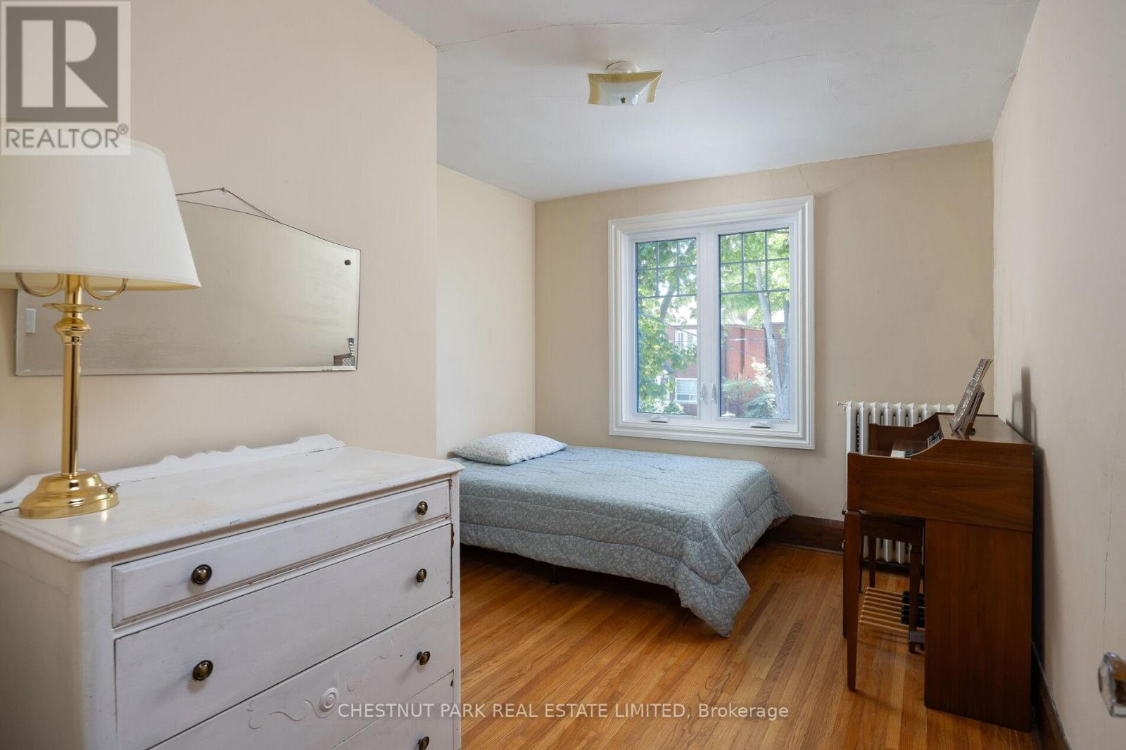 6 Bedroom Single Family Home/House's Image 22