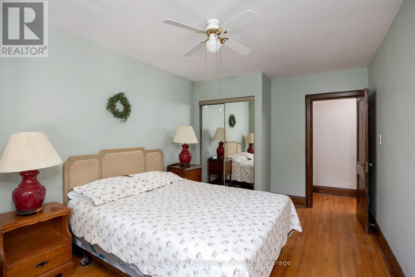 6 Bedroom Single Family Home/House's Image 21