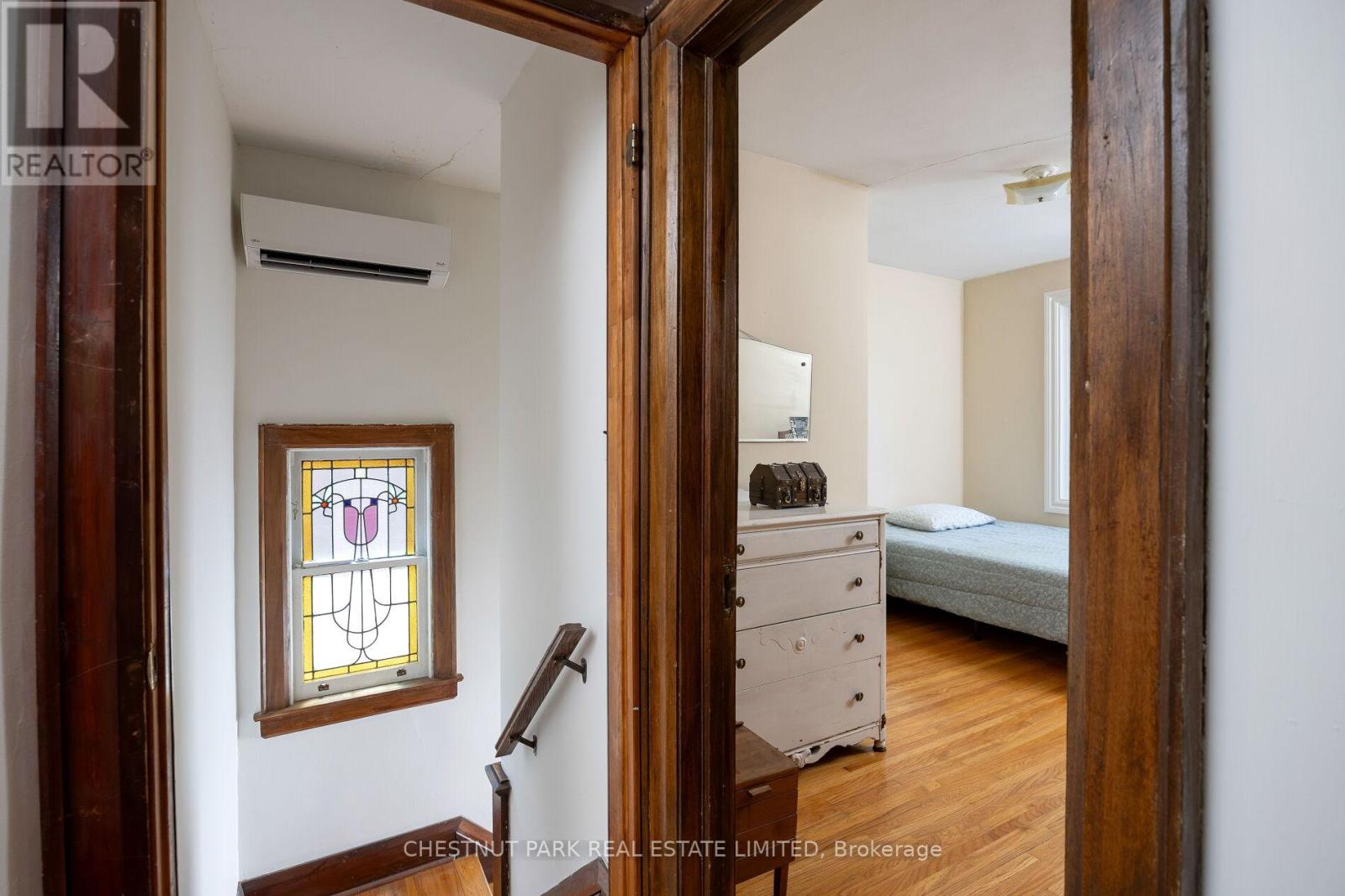 6 Bedroom Single Family Home/House's Image 17