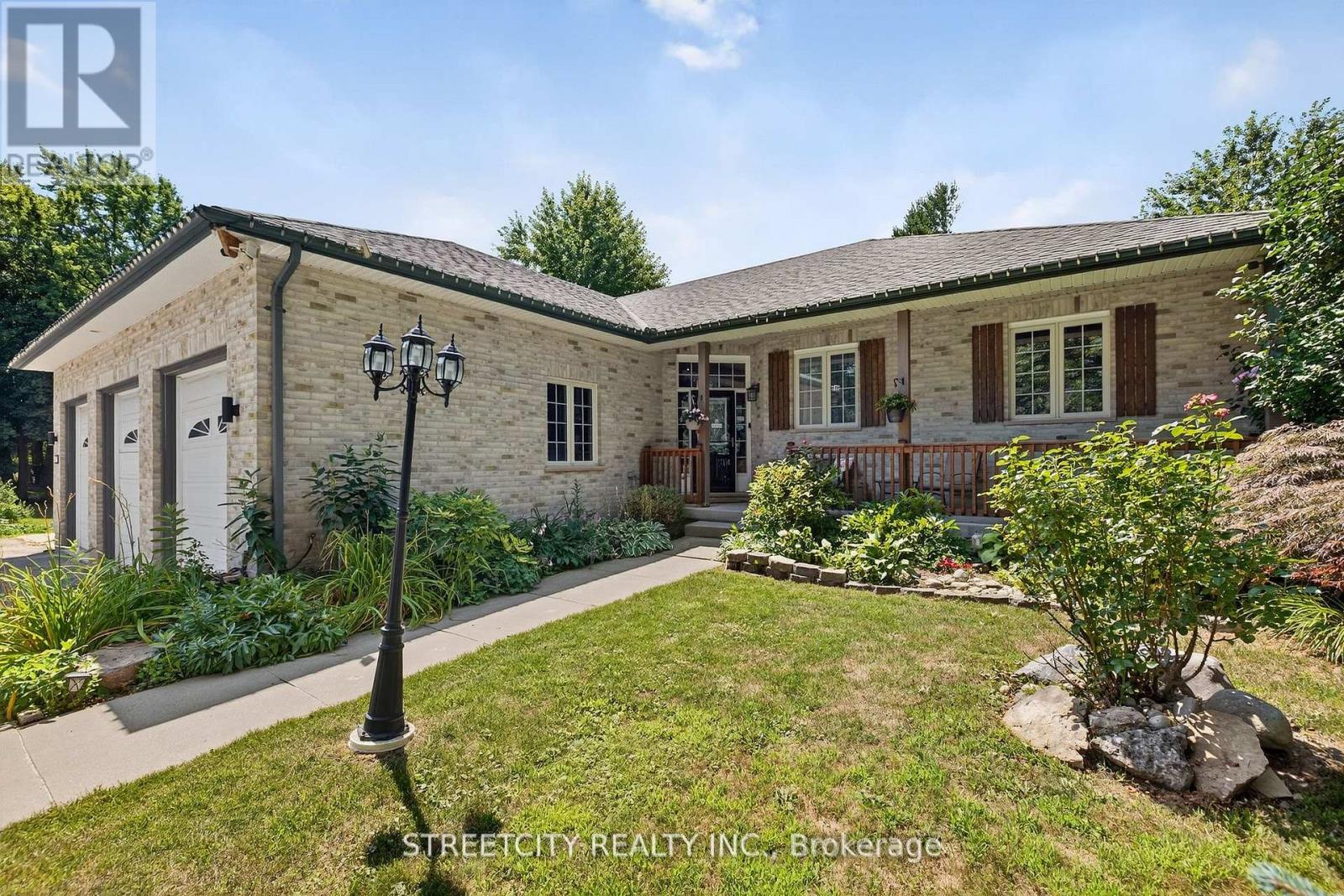 1163 Crumlin Side Road London East Ontario Canada Sale residential Frank Pontes STREETCITY REALTY INC., BROKERAGE*