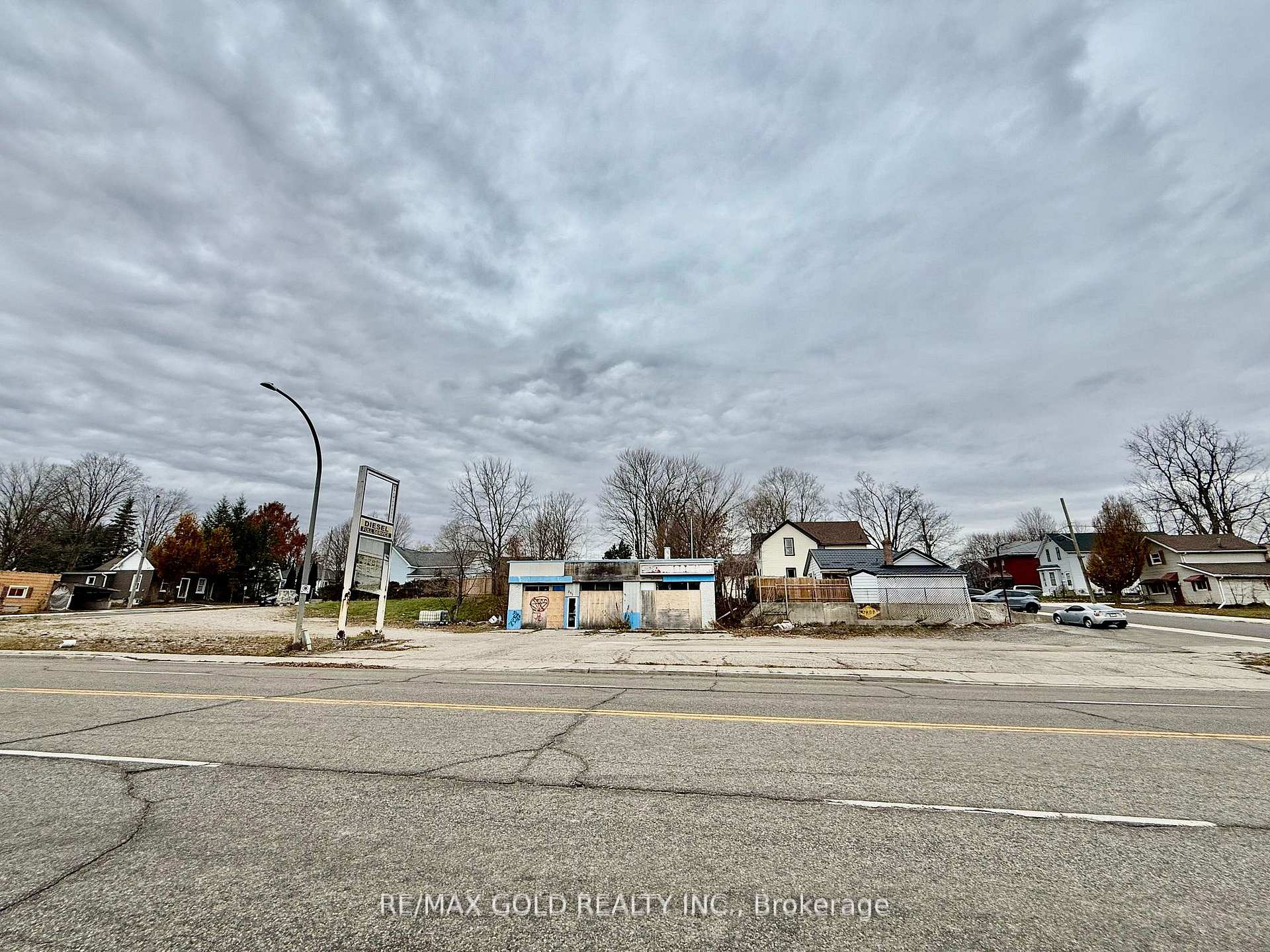 201 Dundas Street Woodstock Ontario Canada Sale commercial Asher Ullah RE/MAX Gold Realty Inc., Brokerage *