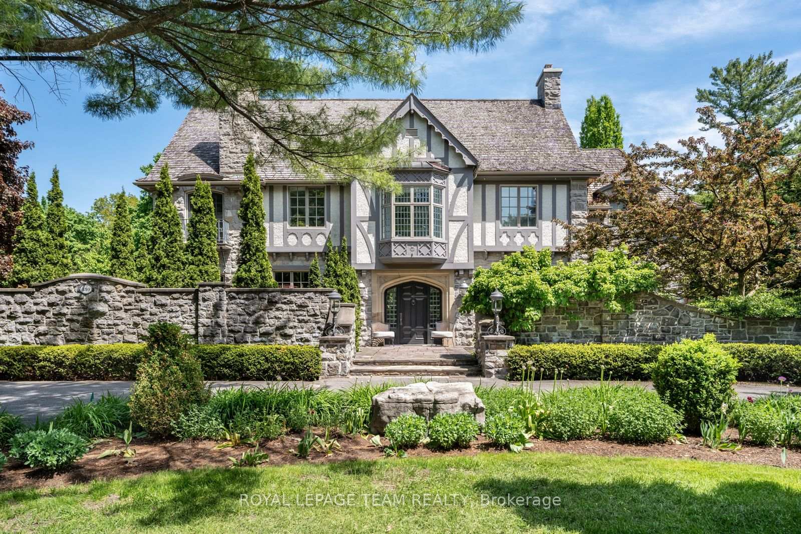480 Manor Avenue Ottawa Ontario Canada Sale residential   Colleen Lyle Real Estate Team