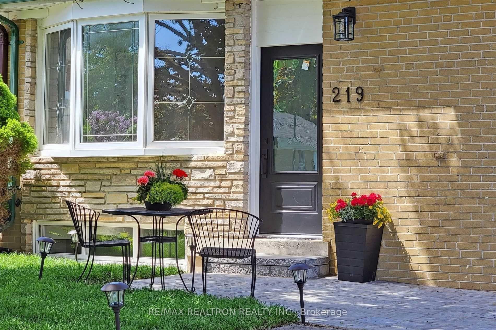 219 Beechy Drive Richmond Hill Ontario Canada Sale residential Manuela Lovasz Brokerage Information: Not available, please contact website owner