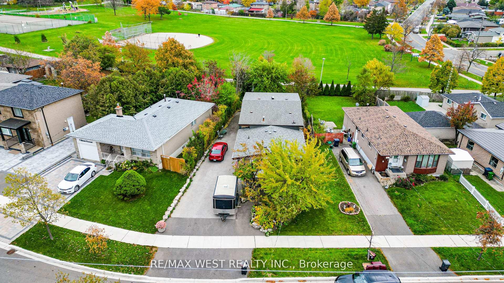 7 Bimini Crescent Toronto Ontario Canada Sale residential Douglas Hart Bosley Real Estate Ltd., Brokerage *