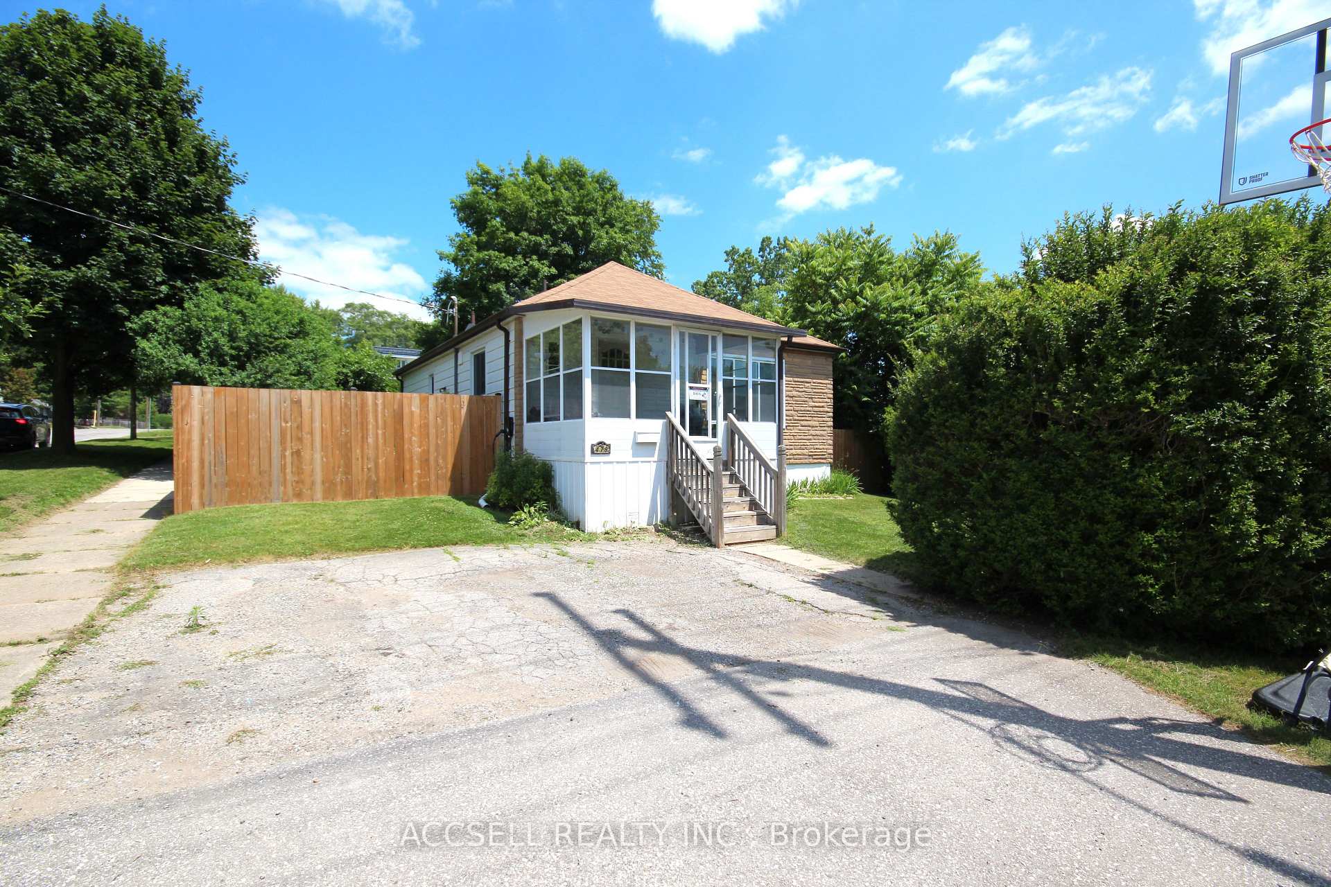 478 Mccormick Boulevard London East Ontario Canada Sale residential Raj Kaushal ACCSELL REALTY INC. Brokerage*