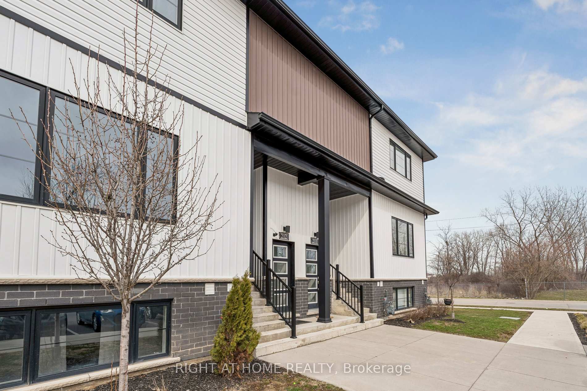 212 - 4263 Fourth Avenue Niagara Falls Ontario Canada Sale residential   Right at Home Realty, Brokerage