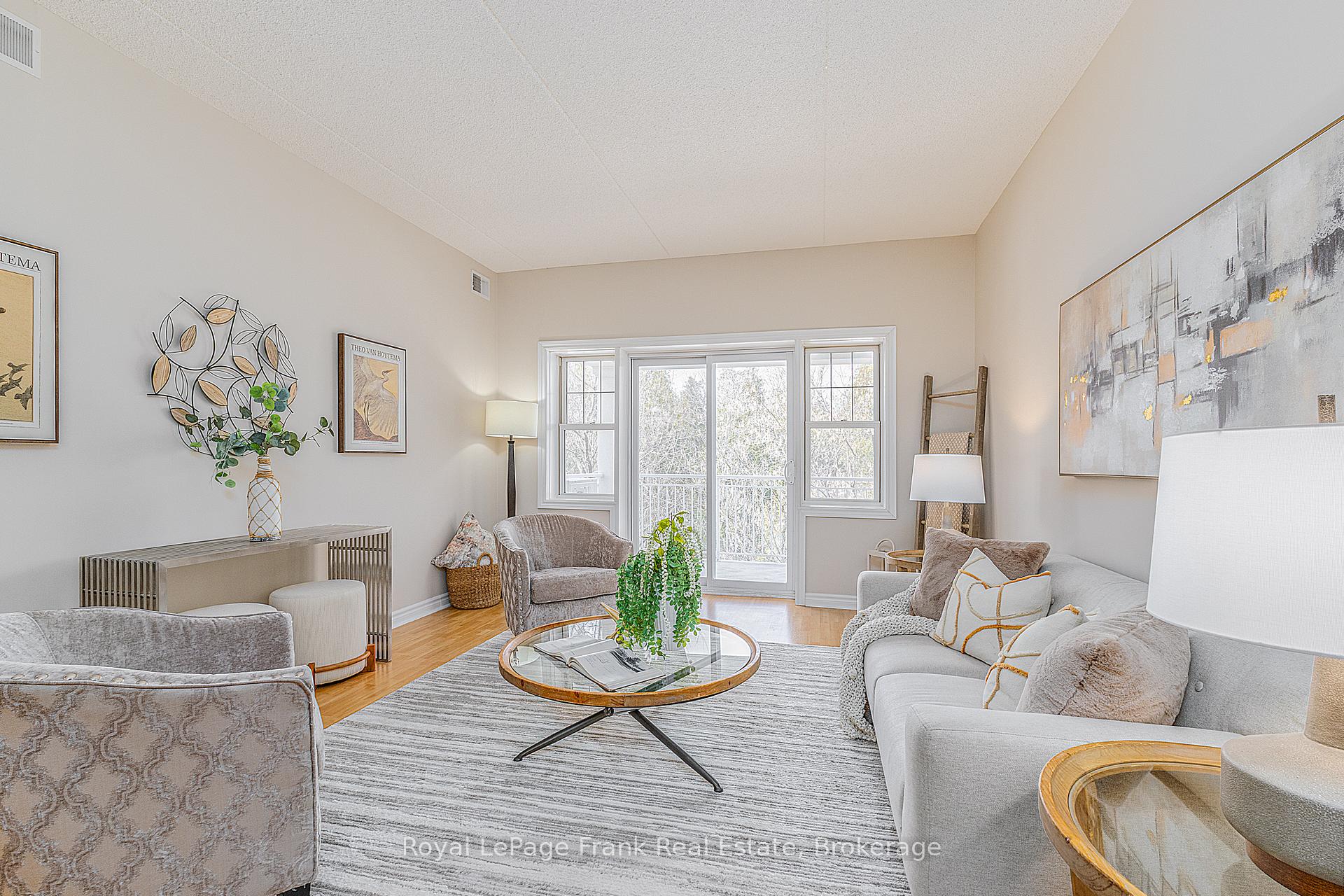 207 - 220 Main Street N Uxbridge Ontario Canada Sale residential Gwen Layton Coldwell Banker - R.M.R. Real Estate, Brokerage*