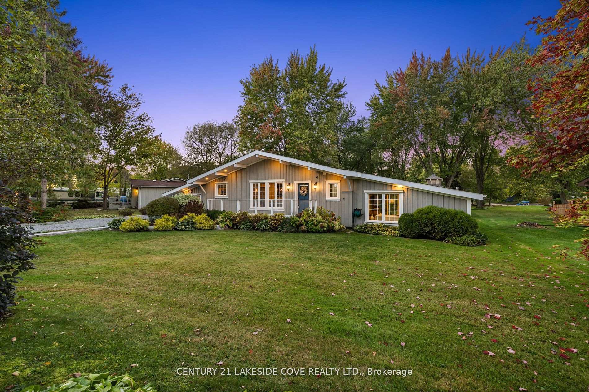 27 Poplar Crescent W Ramara Ontario Canada Sale residential Melanie Martyn Right at Home Realty, Brokerage*