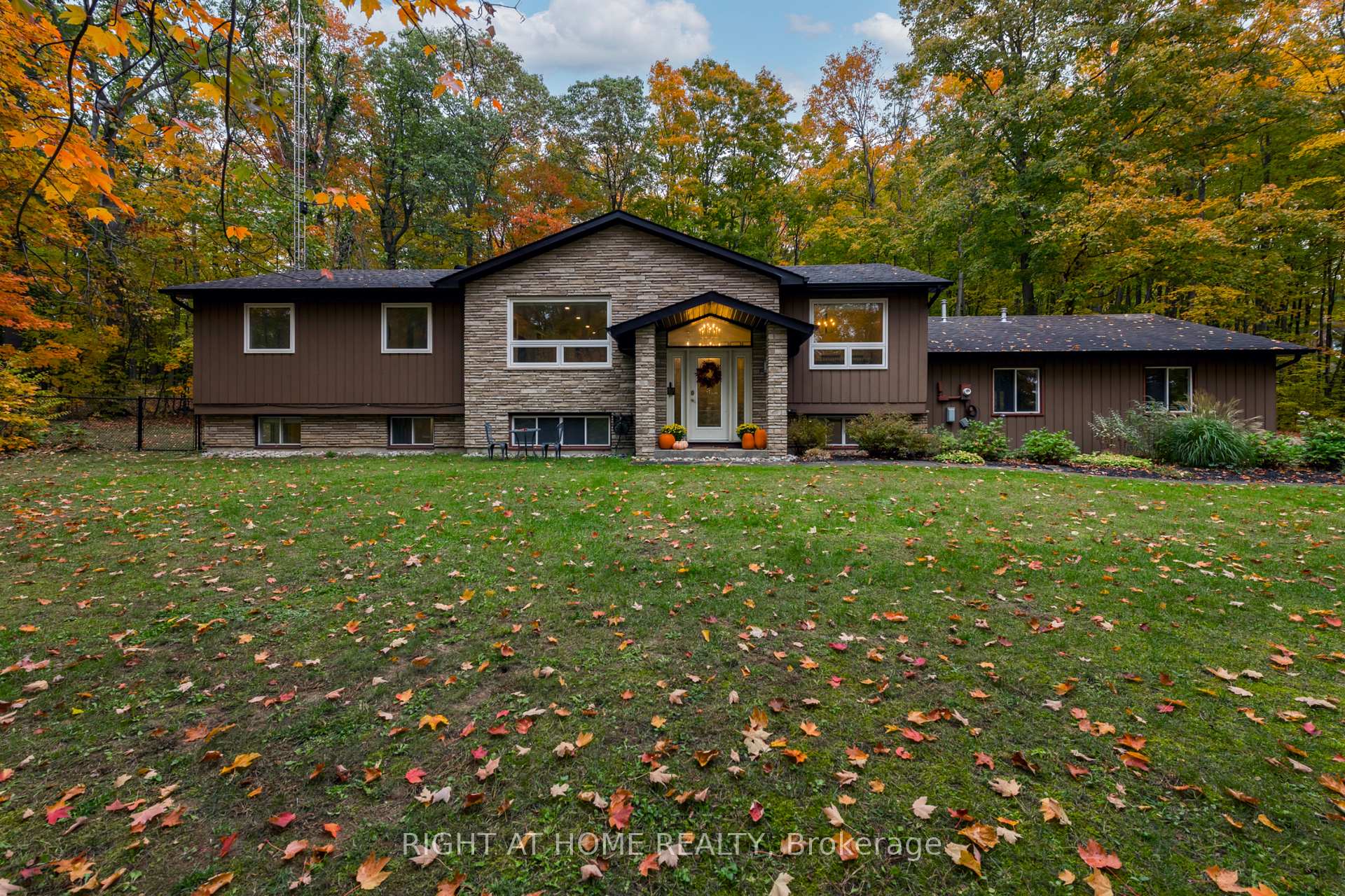 11 Woodland Crescent Oro-Medonte Ontario Canada Sale residential Joseph Joubran Right at Home Realty, Brokerage*