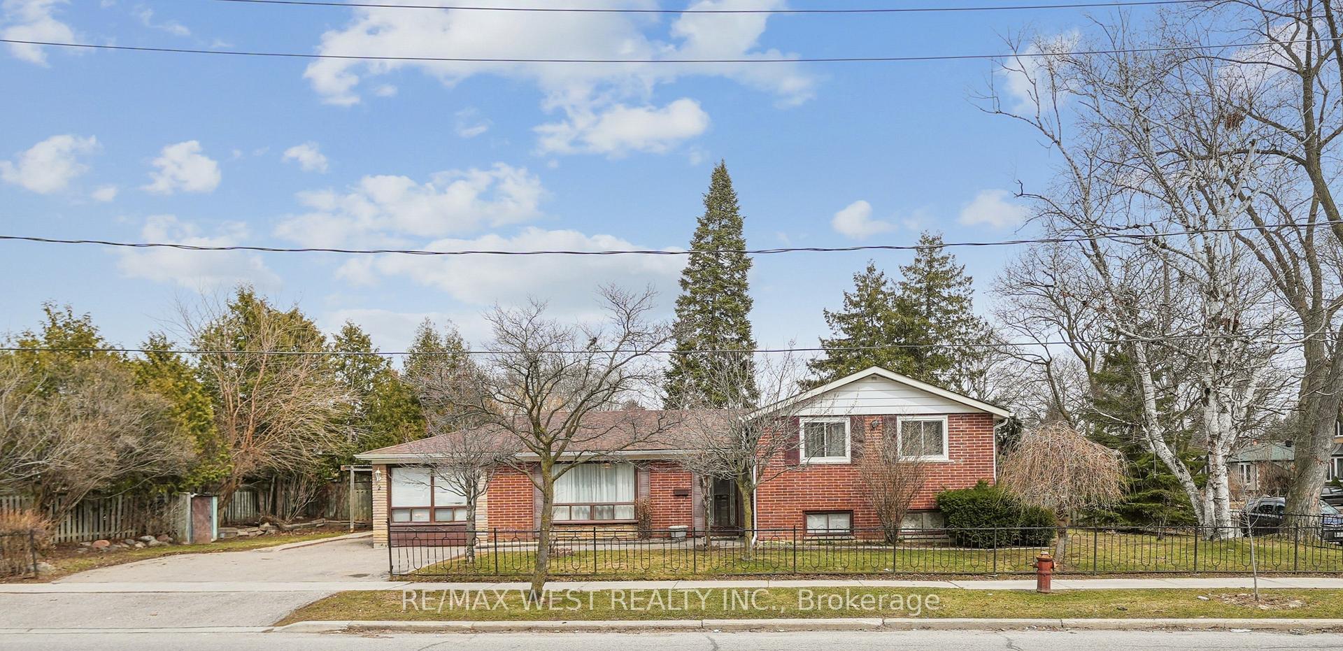 2 Lisburn Crescent Toronto Ontario Canada Sale residential Douglas Hart Bosley Real Estate Ltd., Brokerage *