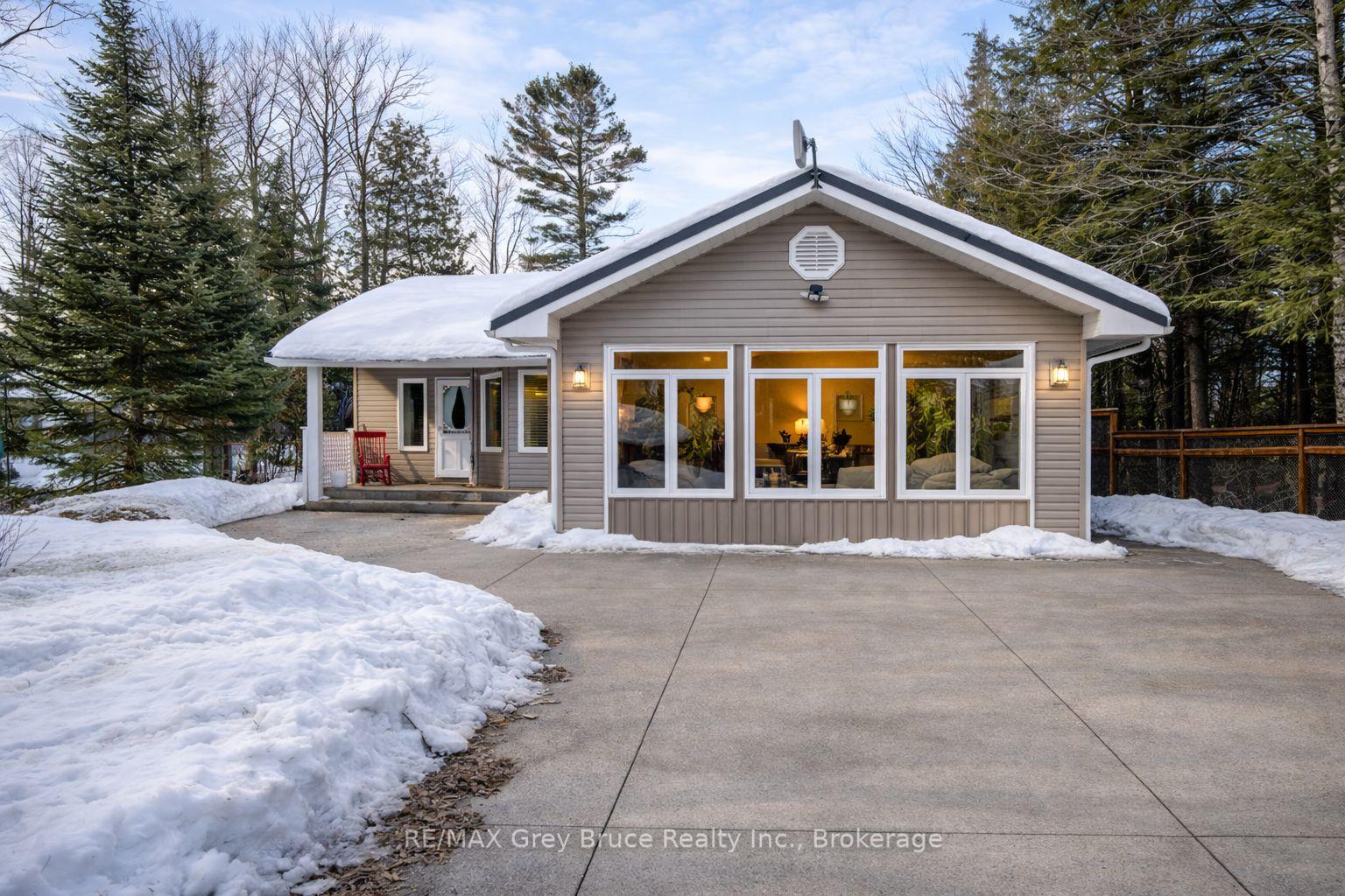 612 York Avenue South Bruce Peninsula Ontario Canada Sale residential DAWN-LEE McKENZIE RE/MAX GREY BRUCE REALTY INC 