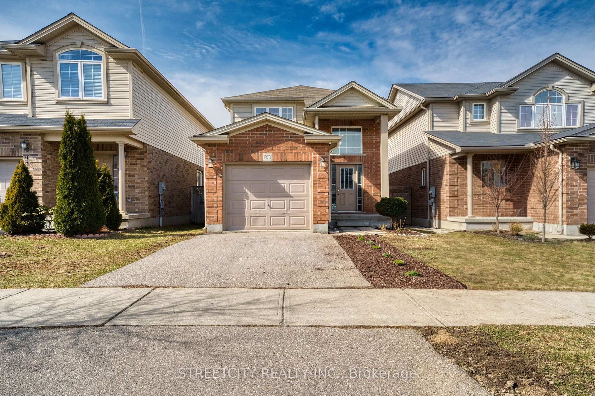 1970 FOXRIDGE Crescent London North Ontario Canada Sale residential Frank Pontes STREETCITY REALTY INC., BROKERAGE*