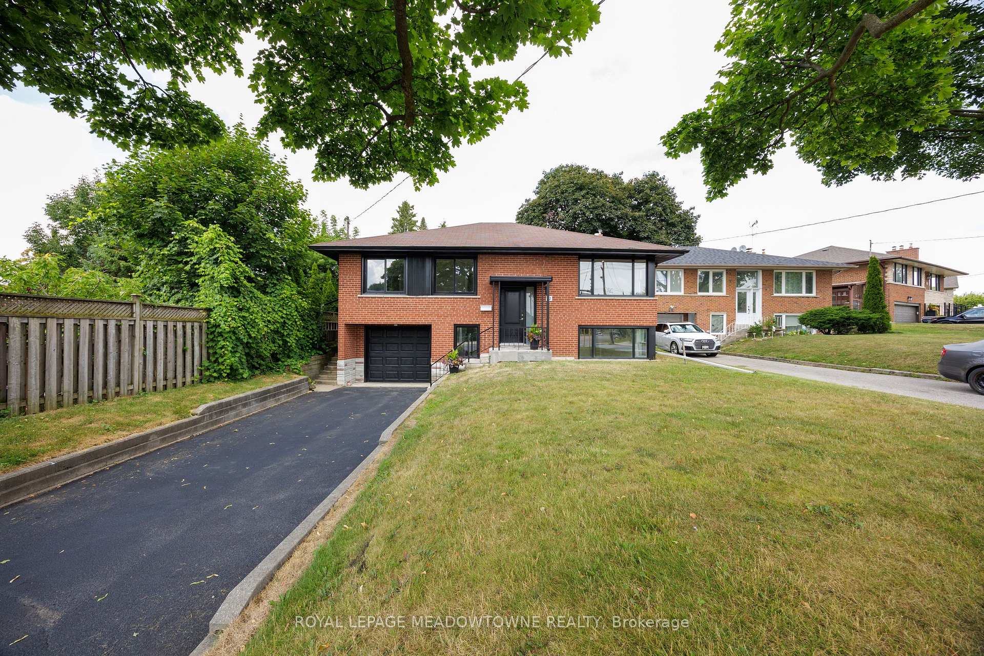 92 The Westway Toronto Ontario Canada Sale residential Sue  Coulighan  Royal LePage Meadowtowne Realty, Brokerage *