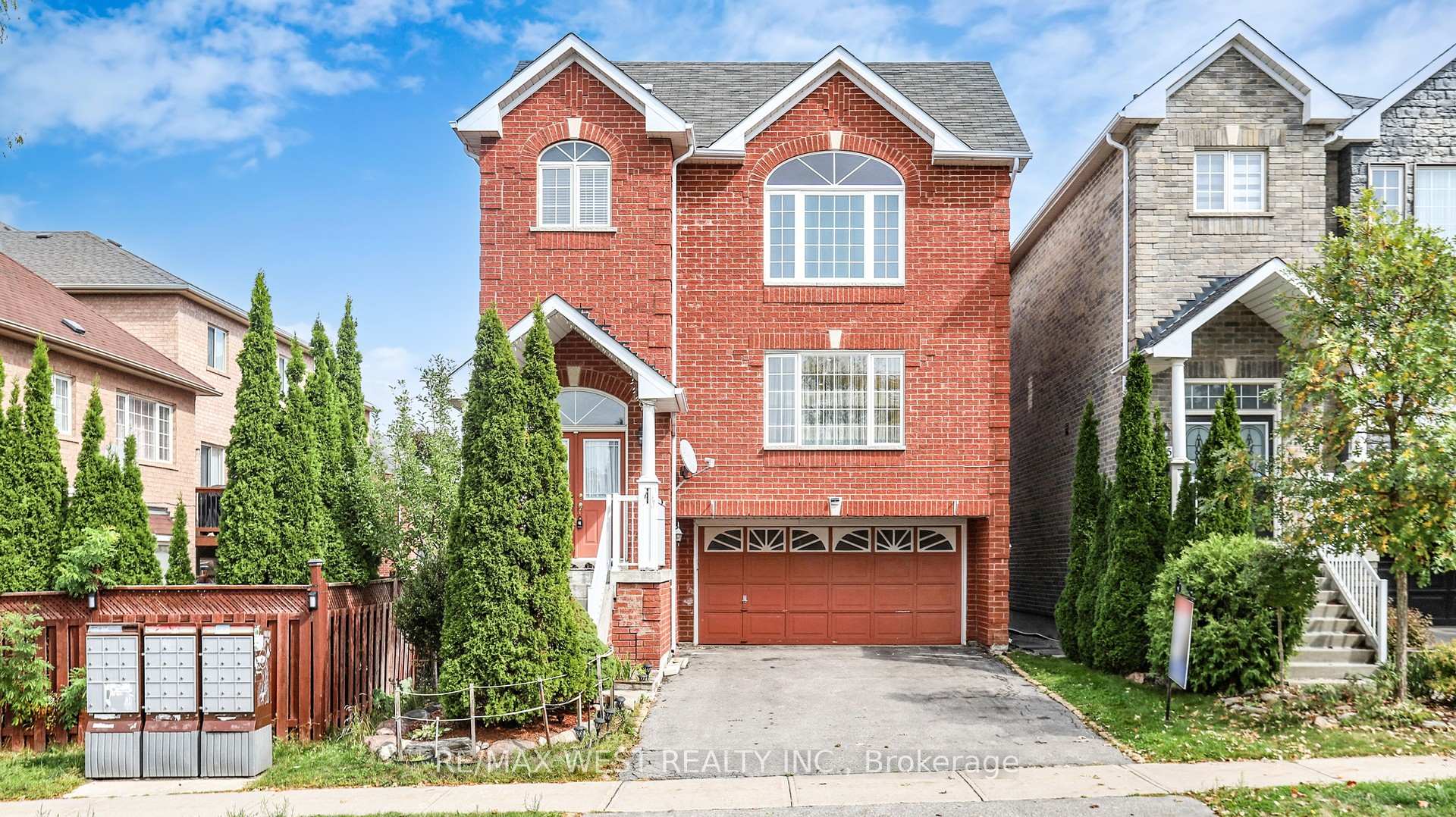247 Knapton Drive Newmarket Ontario Canada Sale residential Alizeh Shah Aslam RE/MAX West Realty Inc. Brokerage *