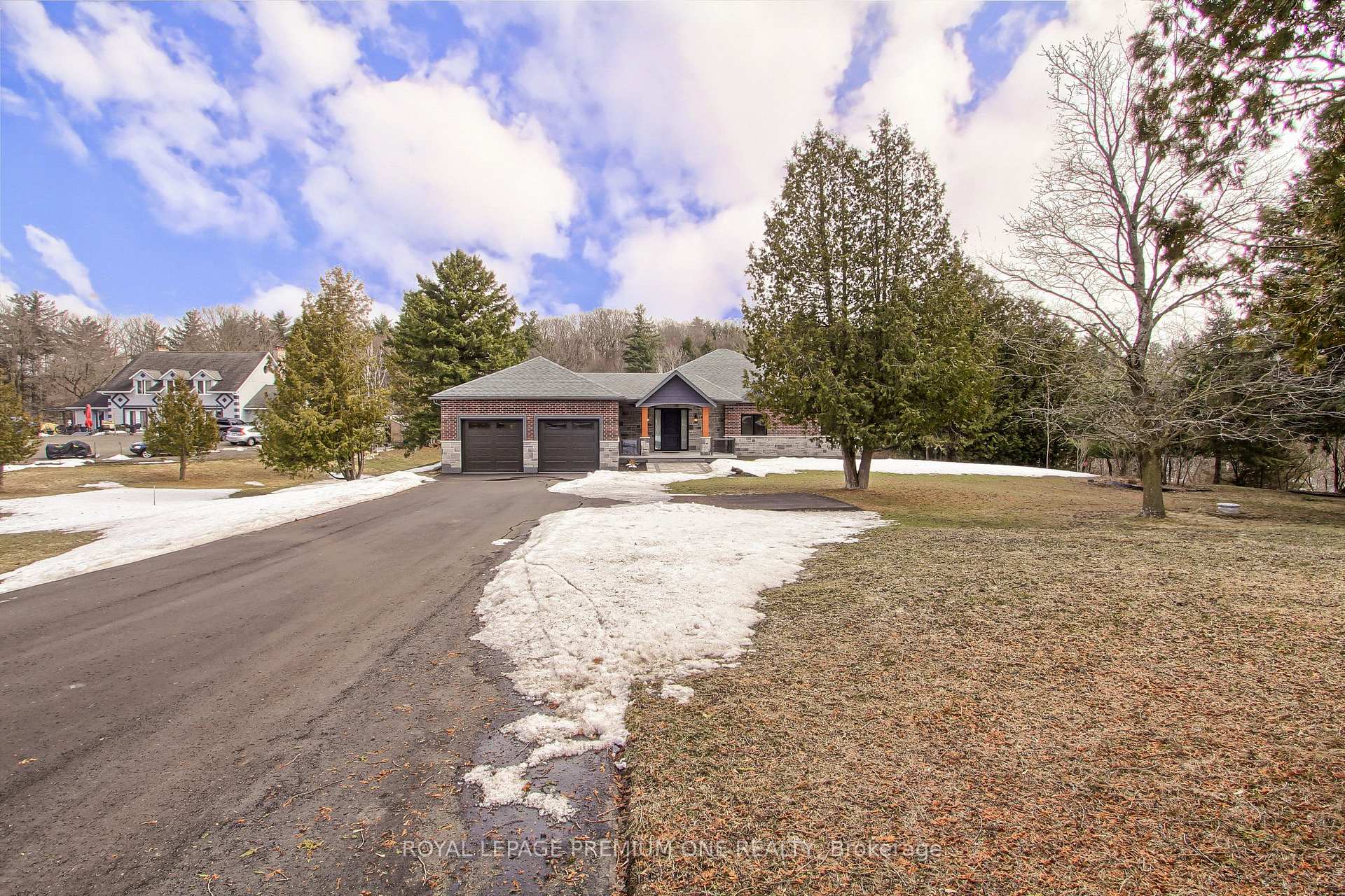 211 Pine Avenue Caledon Ontario Canada Sale residential Teresa Agostino Royal LePage Premium One Realty, Brokerage*