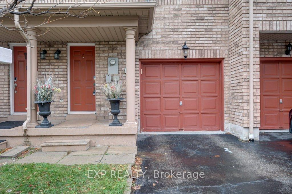13 - 7035 Rexwood Road Mississauga Ontario Canada Sale residential Manzoor Bhatti RE/MAX Gold Realty Inc., Brokerage *