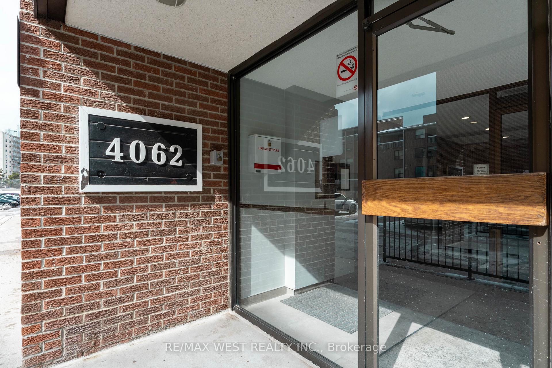 612 - 4062 Lawrence Avenue E Toronto Ontario Canada Sale residential Helen Nioras RE/MAX West Realty Inc., Brokerage *